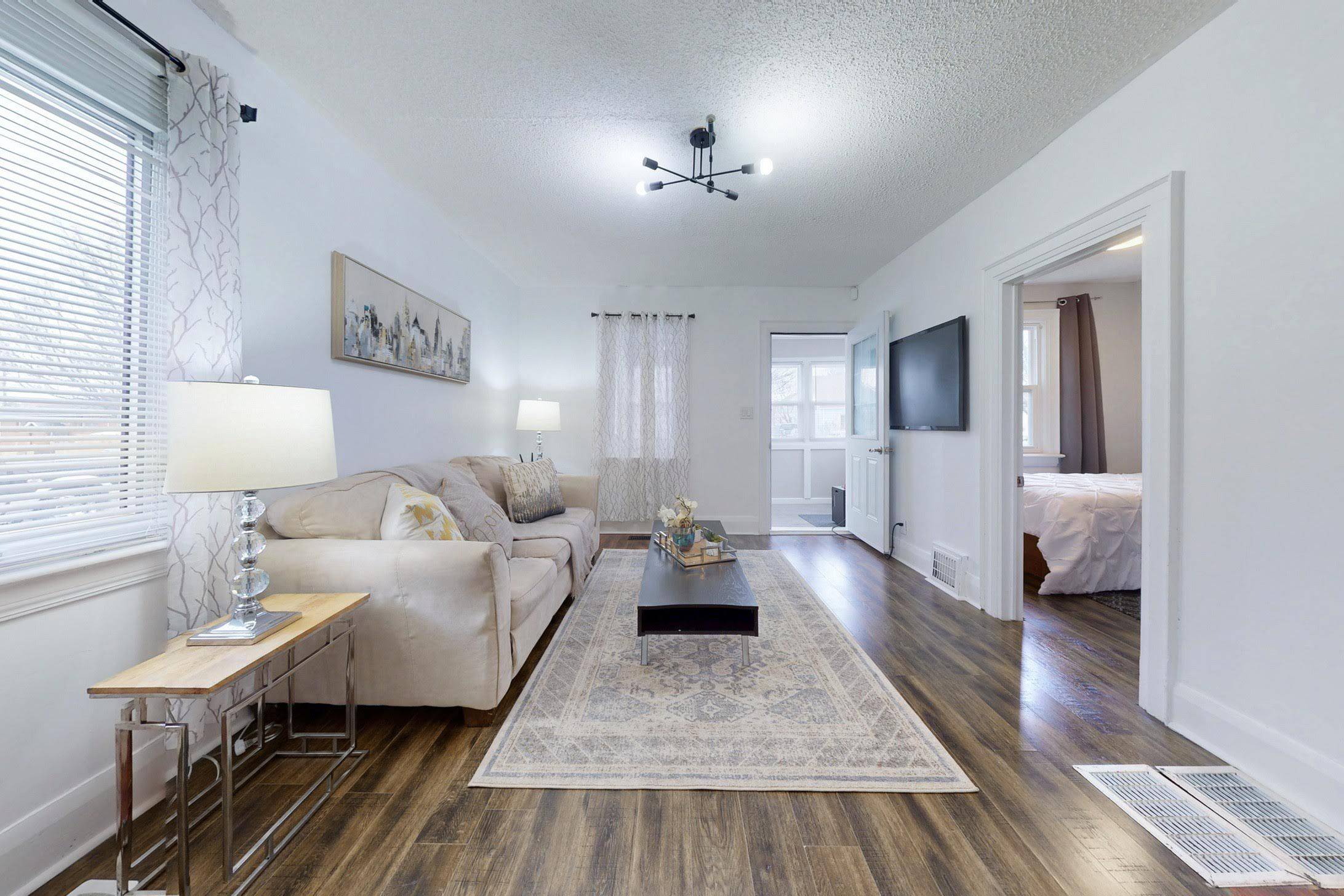 Oshawa, ON L1J 1Y3,245 Quebec ST