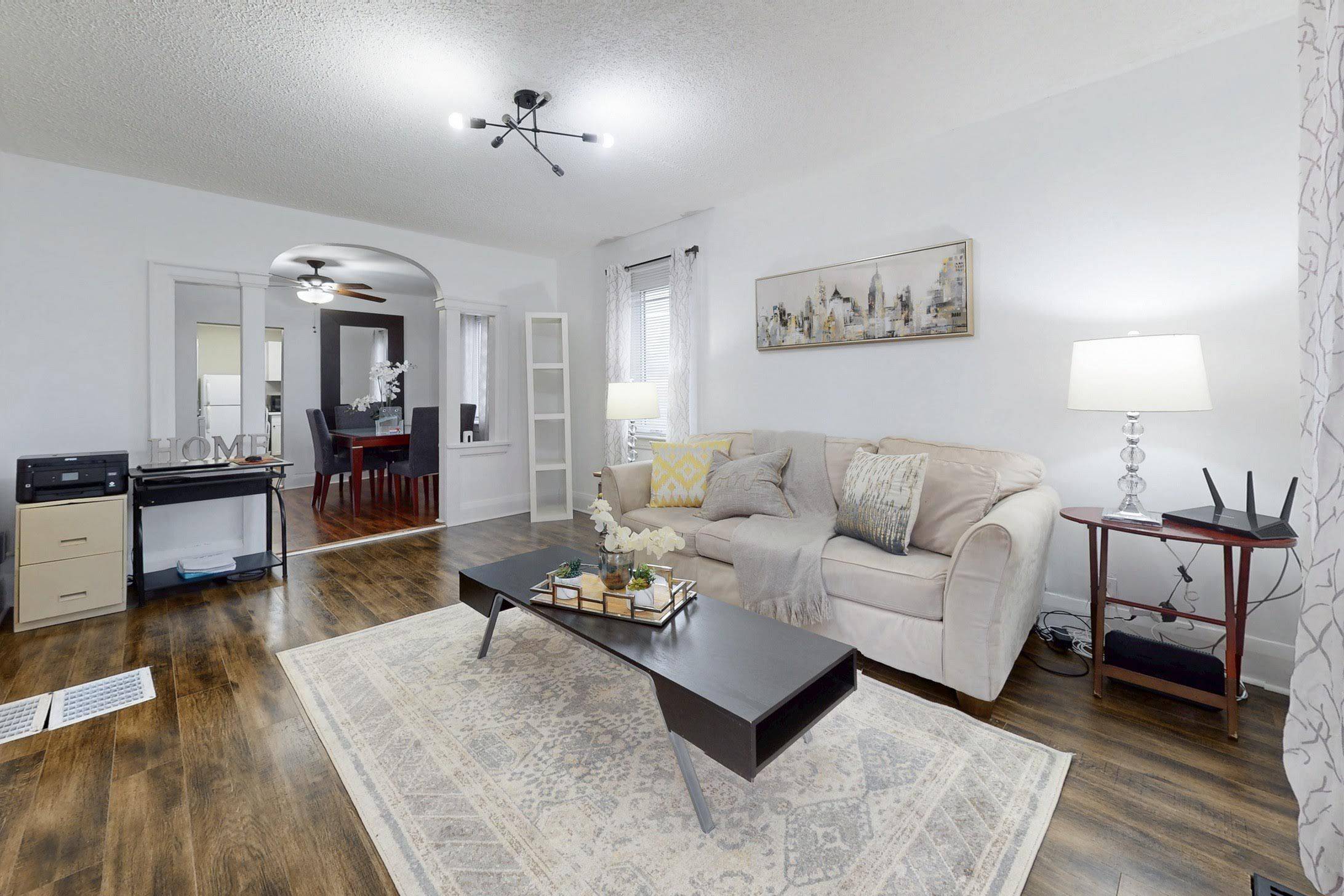 Oshawa, ON L1J 1Y3,245 Quebec ST