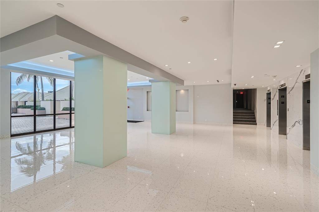 Aventura, FL 33180,20301 W Country Club Dr #1127