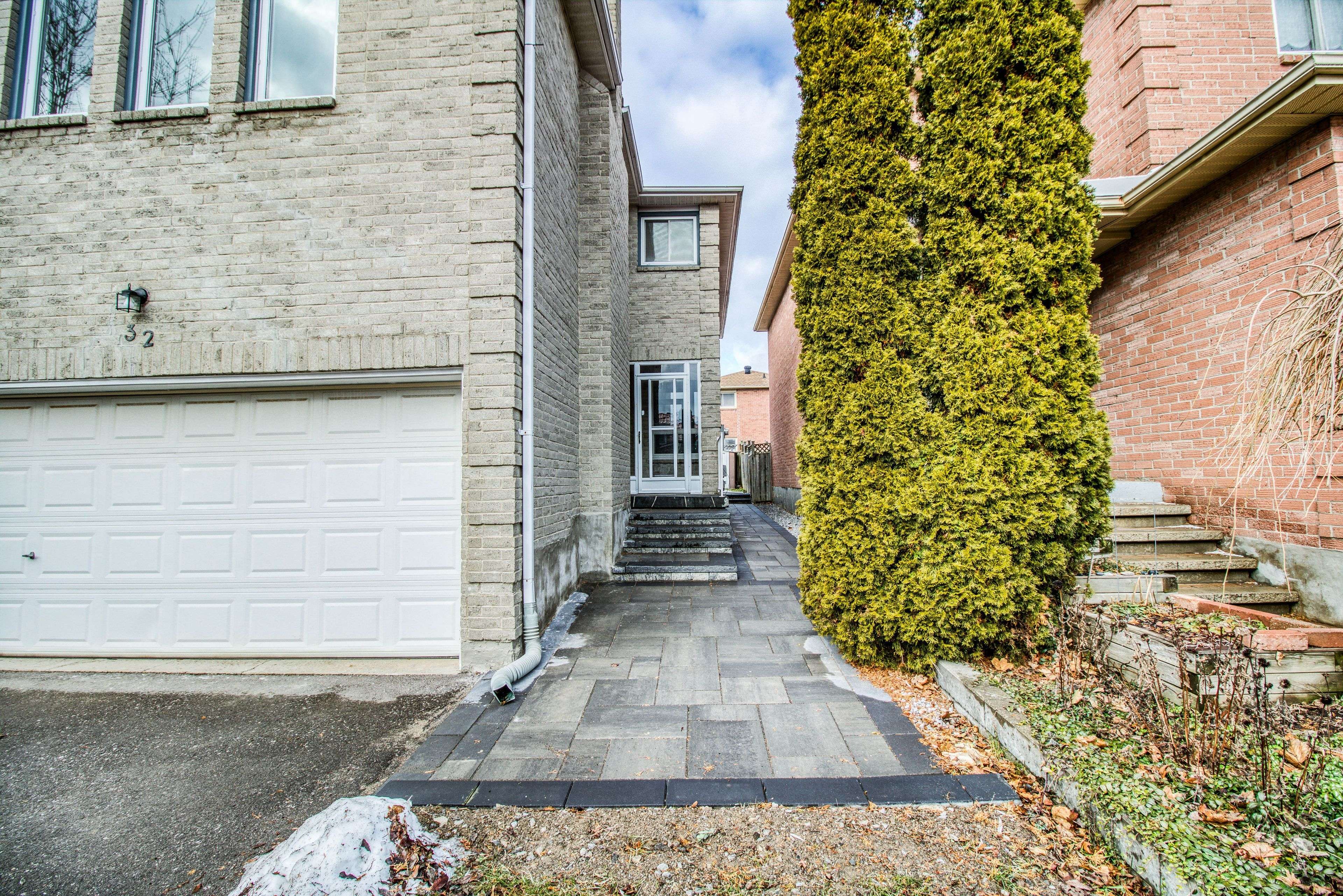 Vaughan, ON L4J 6W3,32 Charlton AVE