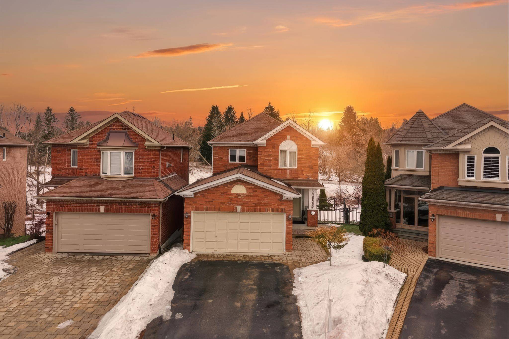 Newmarket, ON L3X 2L9,423 Hewitt CIR