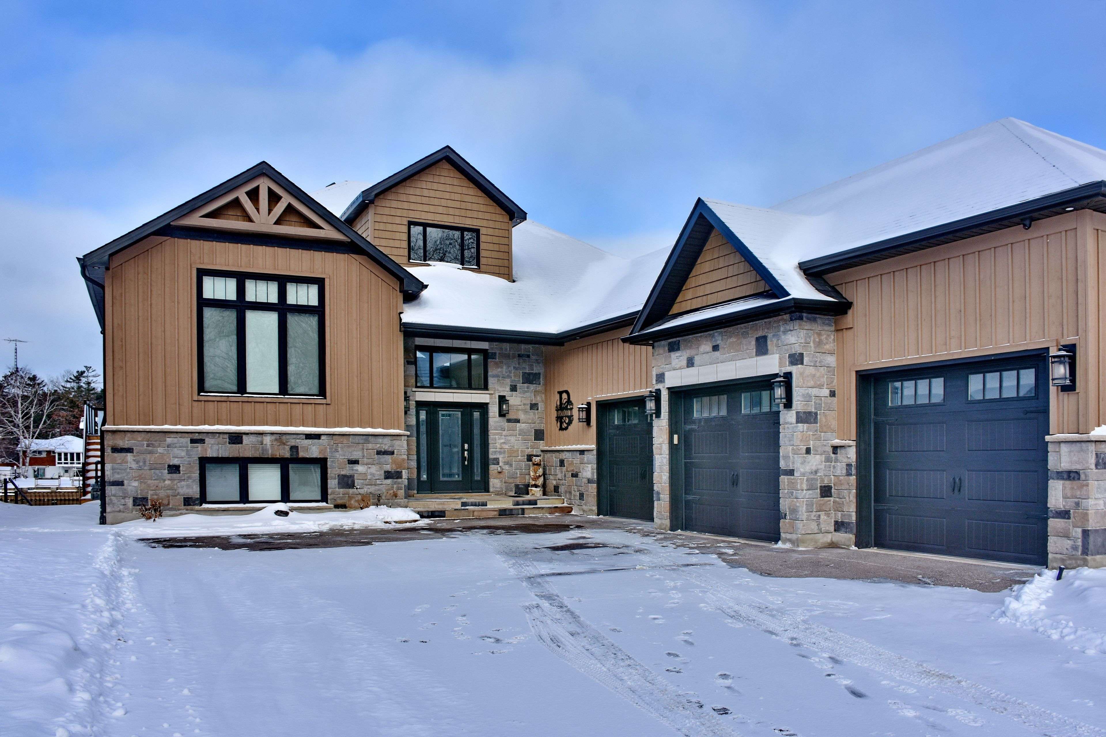 Wasaga Beach, ON L9Z 2W3,18 Edgewater RD