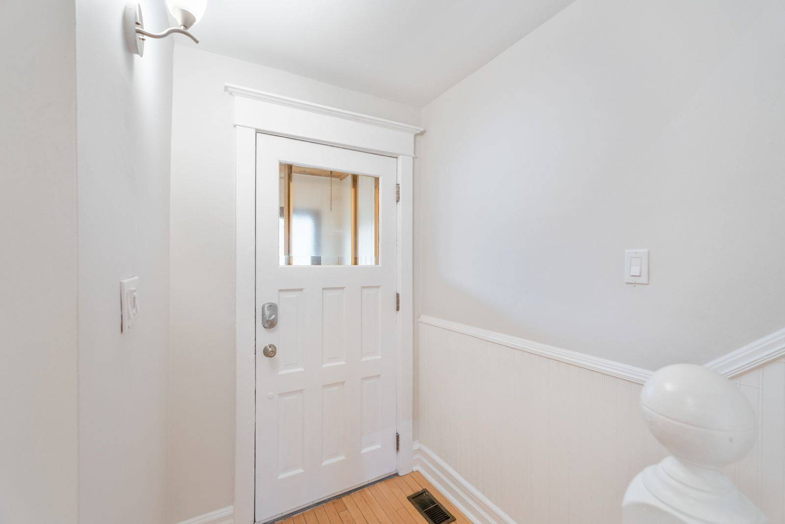 Toronto W02, ON M6H 2X9,1132A Dovercourt RD