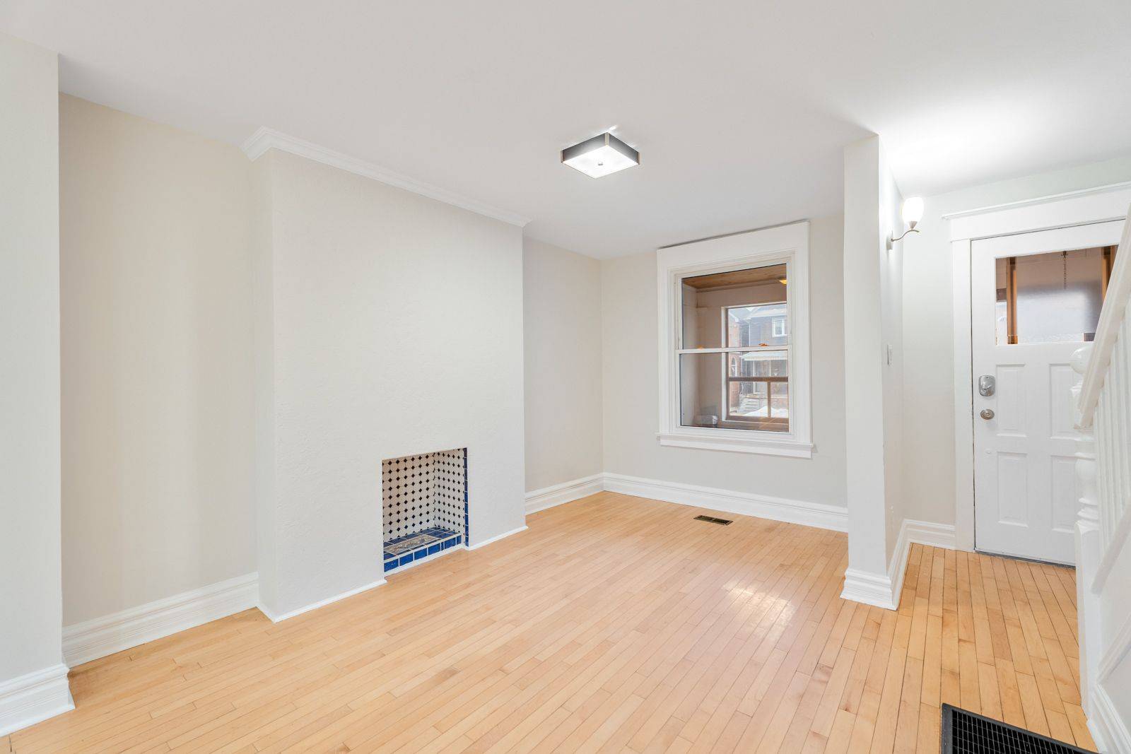 Toronto W02, ON M6H 2X9,1132A Dovercourt RD