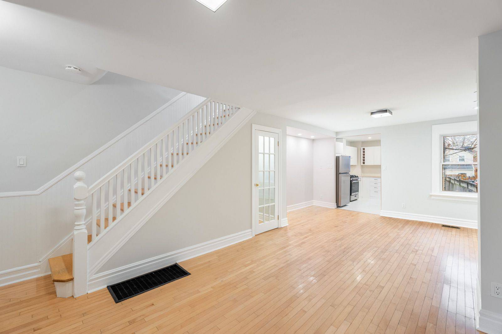 Toronto W02, ON M6H 2X9,1132A Dovercourt RD