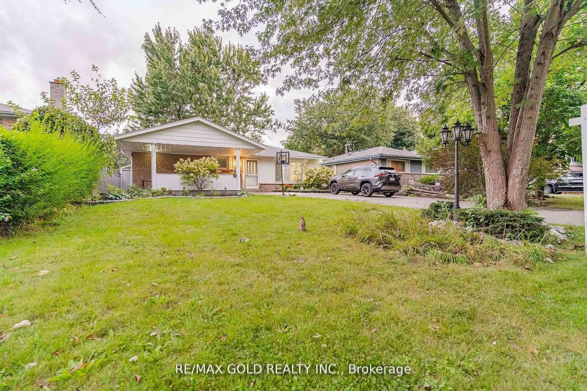 Brampton, ON L6W 2J9,136 Bartley Bull Pkwy