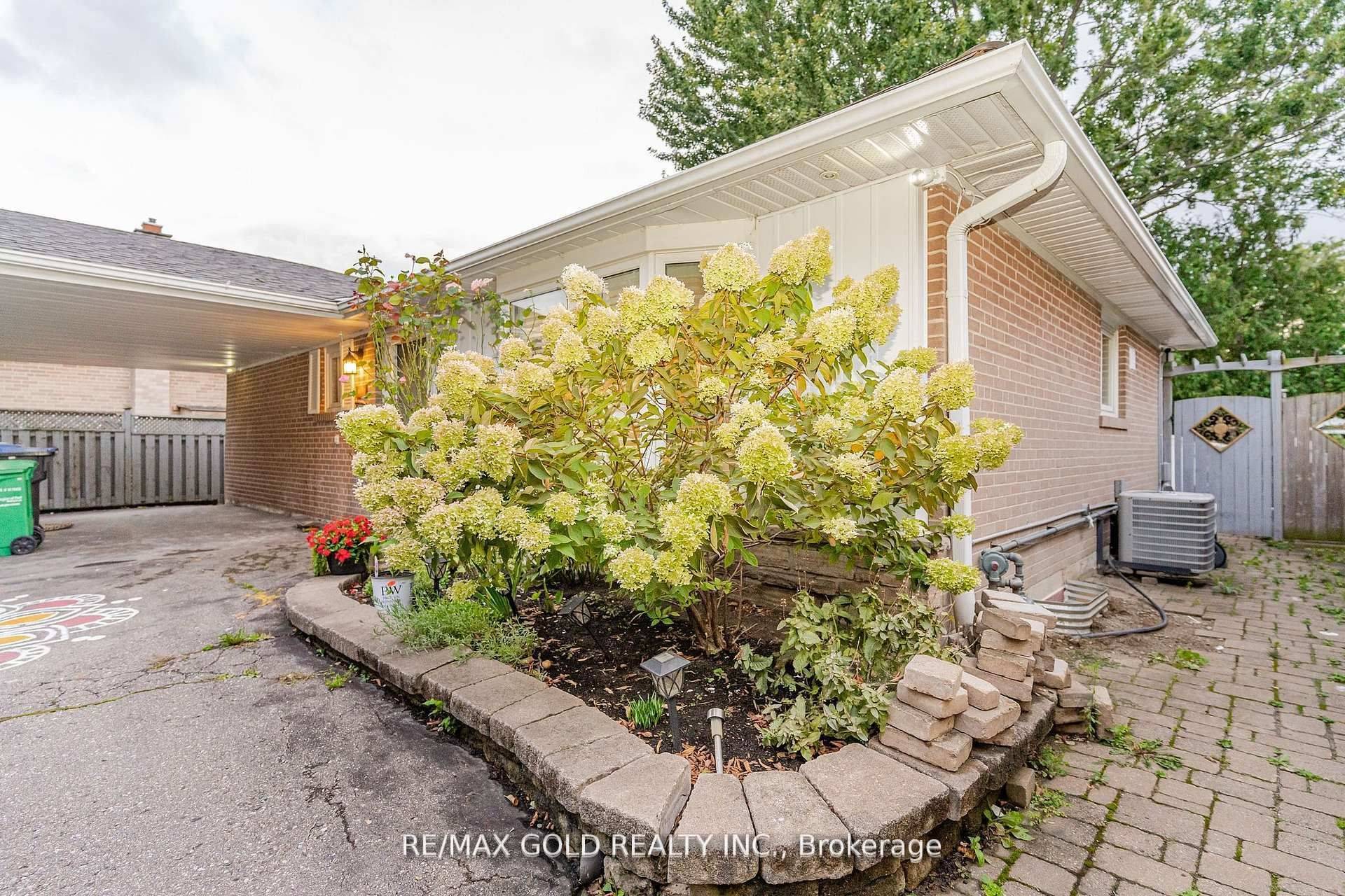 Brampton, ON L6W 2J9,136 Bartley Bull Pkwy