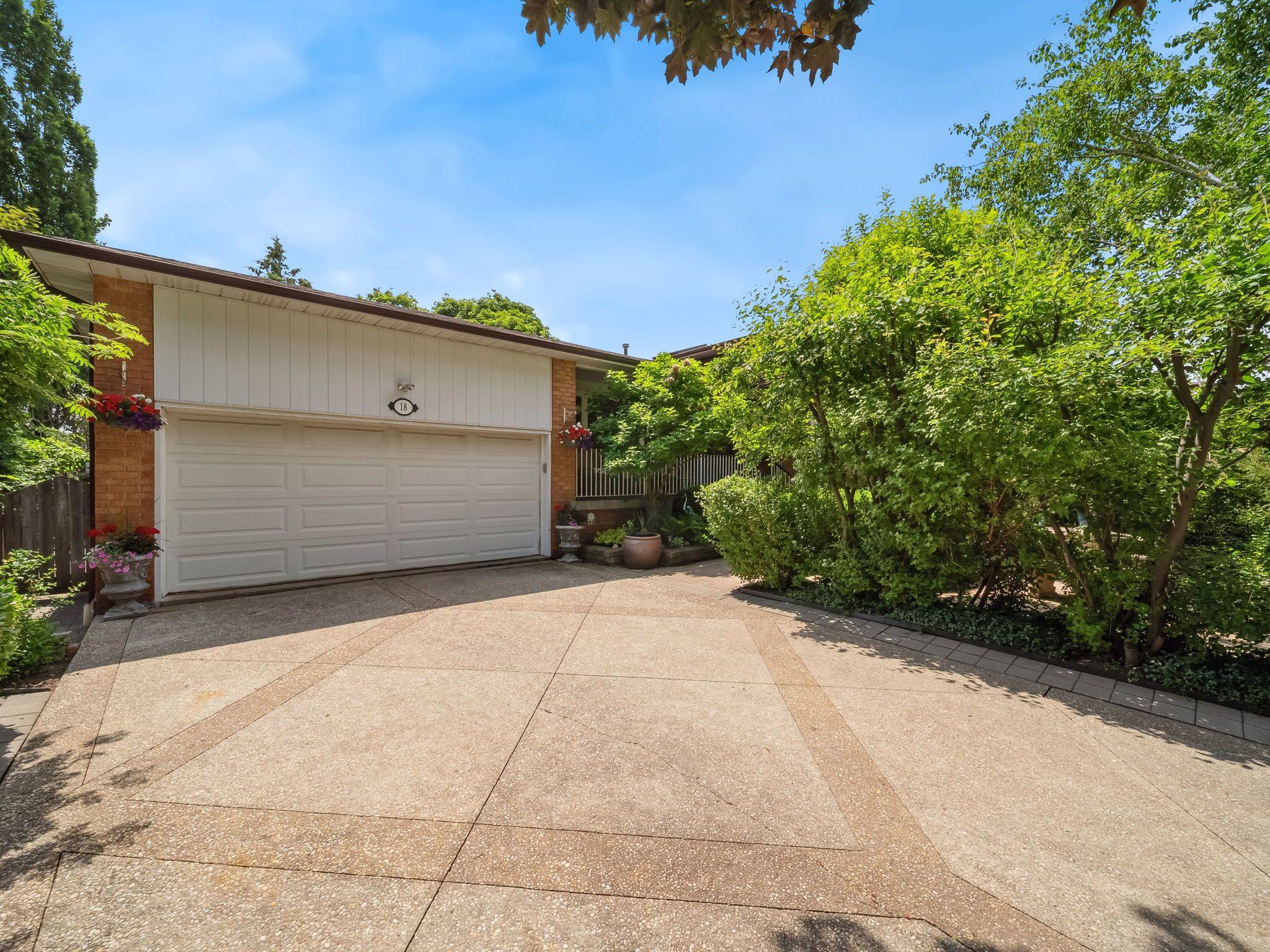 Brampton, ON L6V 3L9,18 Claypine TRL