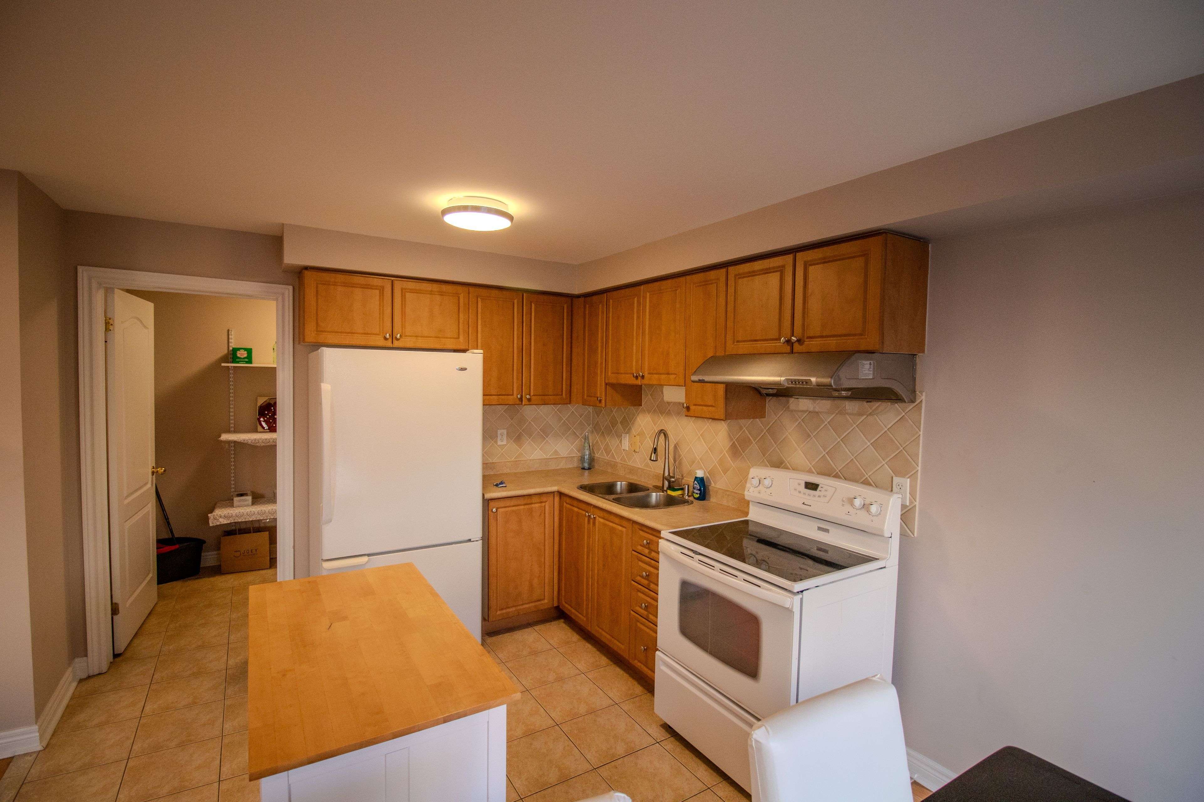 Brampton, ON L7A 3T4,2 Sir Jacobs CRES #MAIN