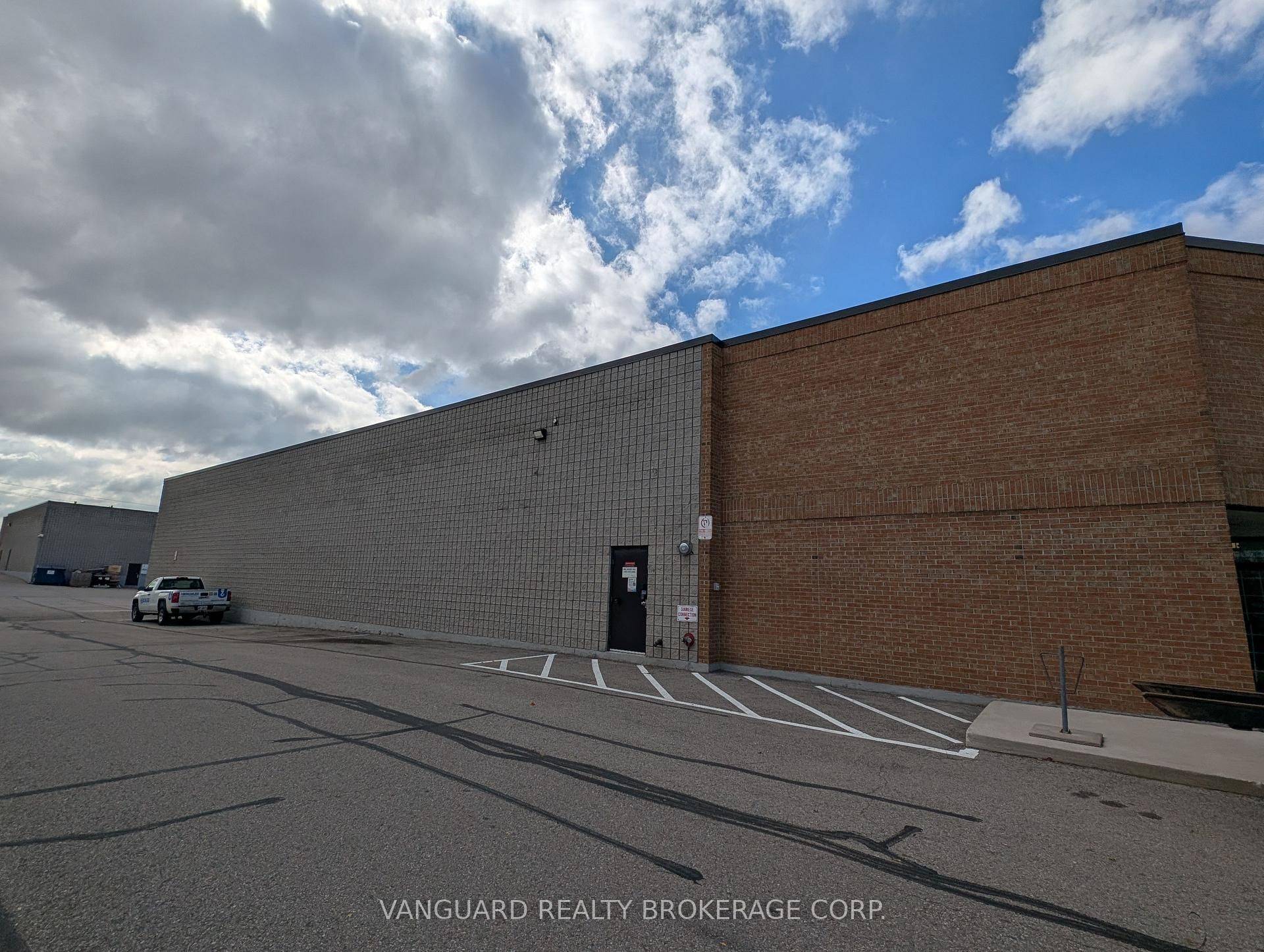 Mississauga, ON L5T 1W1,1750 Courtneypark DR #8