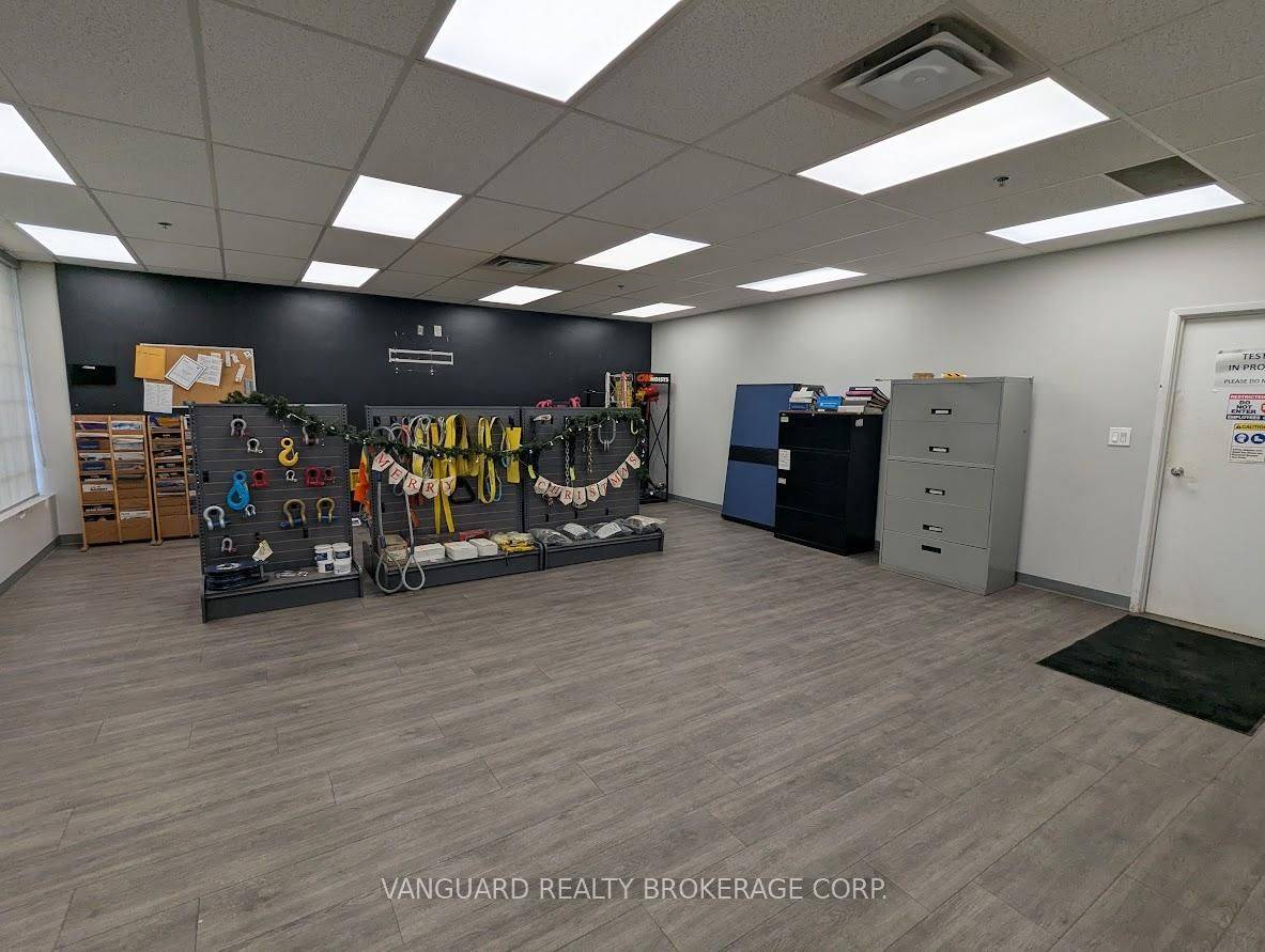 Mississauga, ON L5T 1W1,1750 Courtneypark DR #8