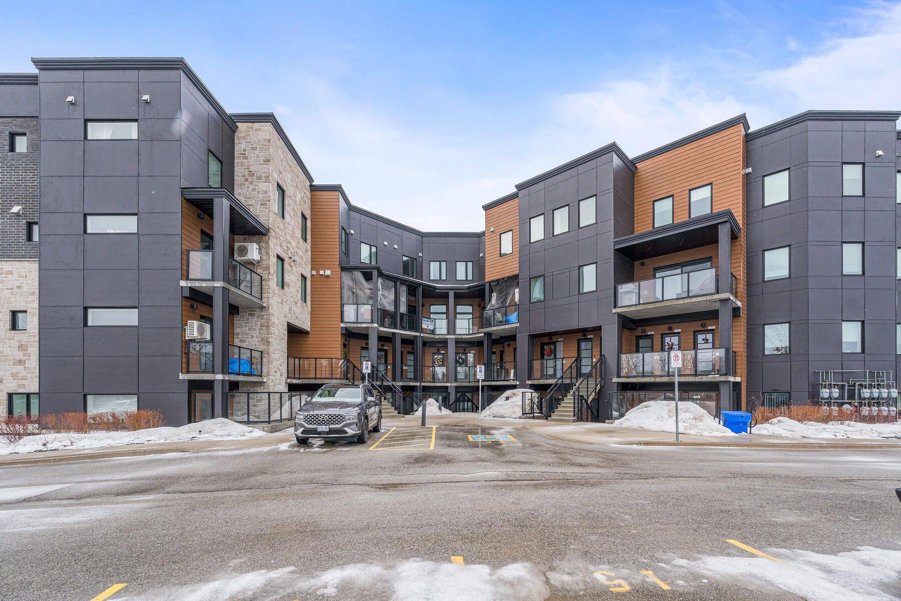 Orangeville, ON L9W 7S6,17 Centre ST #102