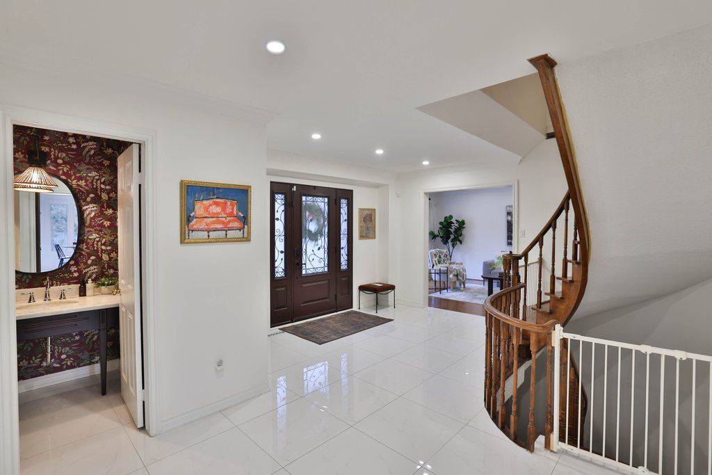 Mississauga, ON L5K 2L4,1863 Friar Tuck CT