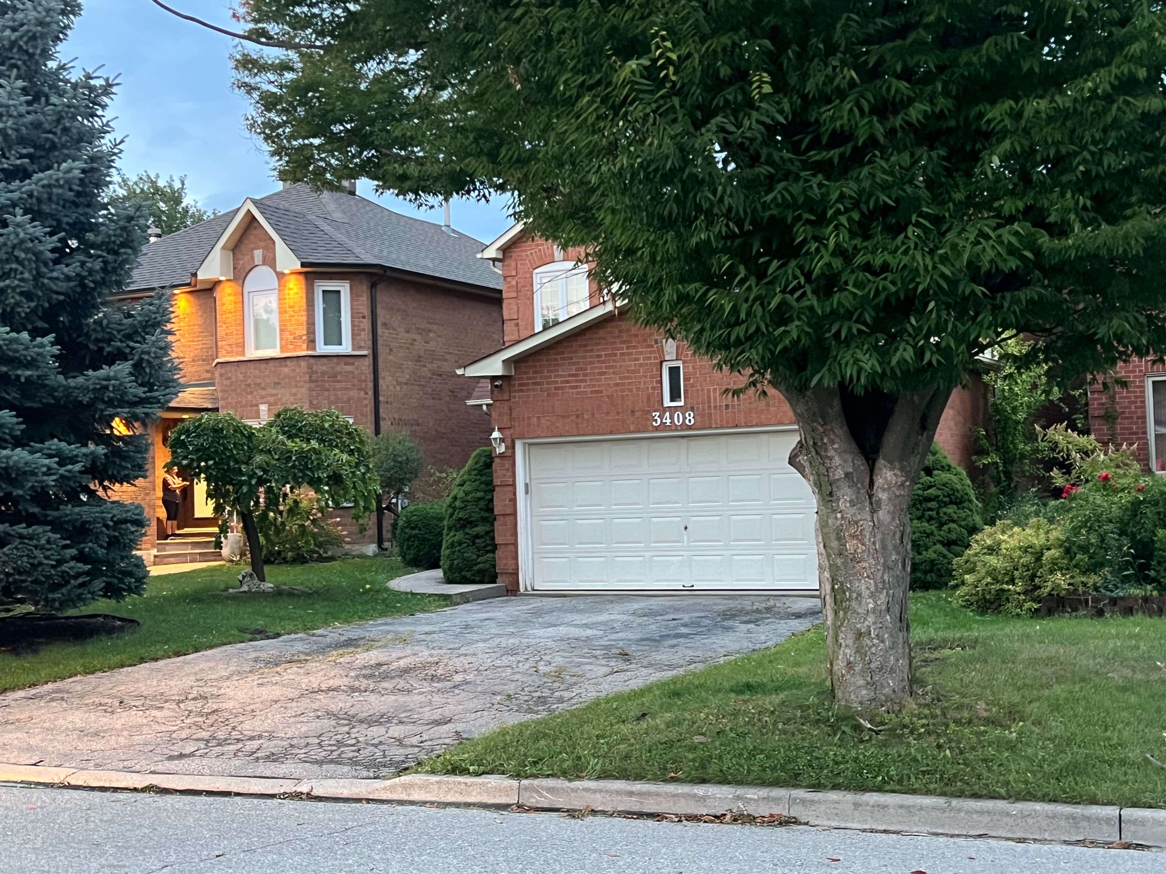 Mississauga, ON L5N 6B5,3408 Water Lily CT