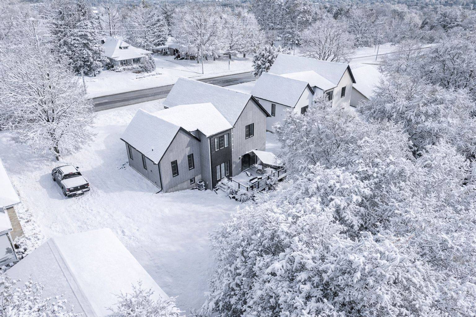 Hanover, ON N4N 2K1,1076 7th AVE