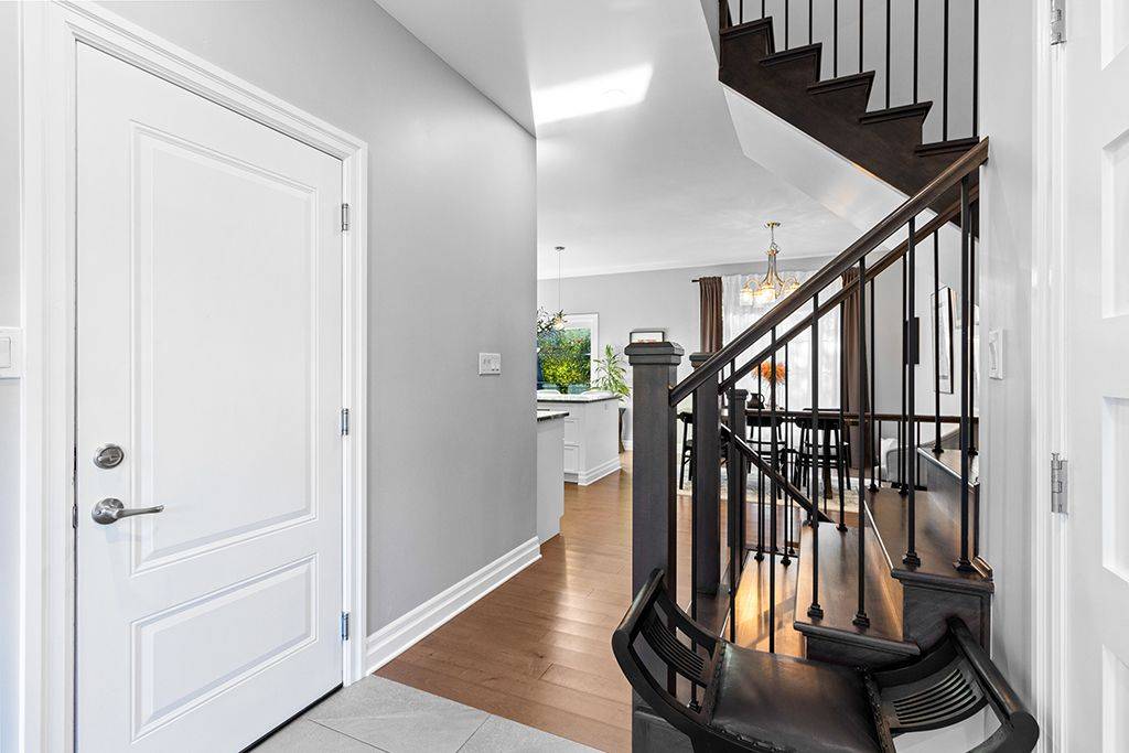 Hanover, ON N4N 2K1,1076 7th AVE