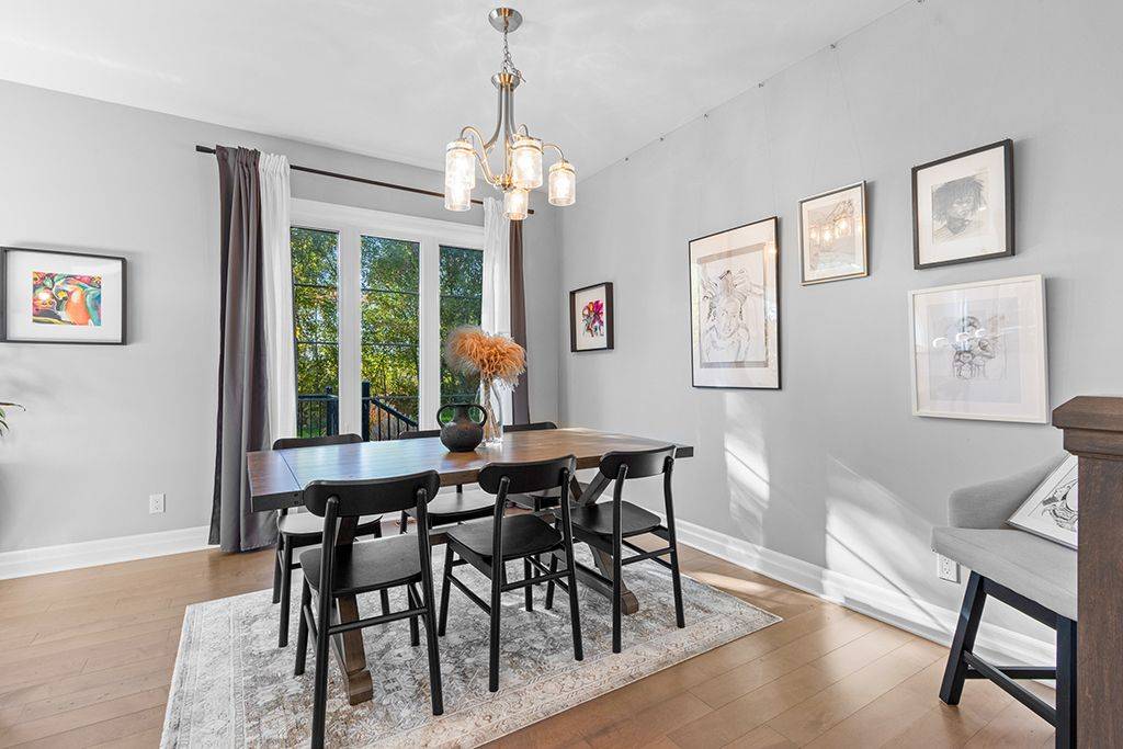 Hanover, ON N4N 2K1,1076 7th AVE