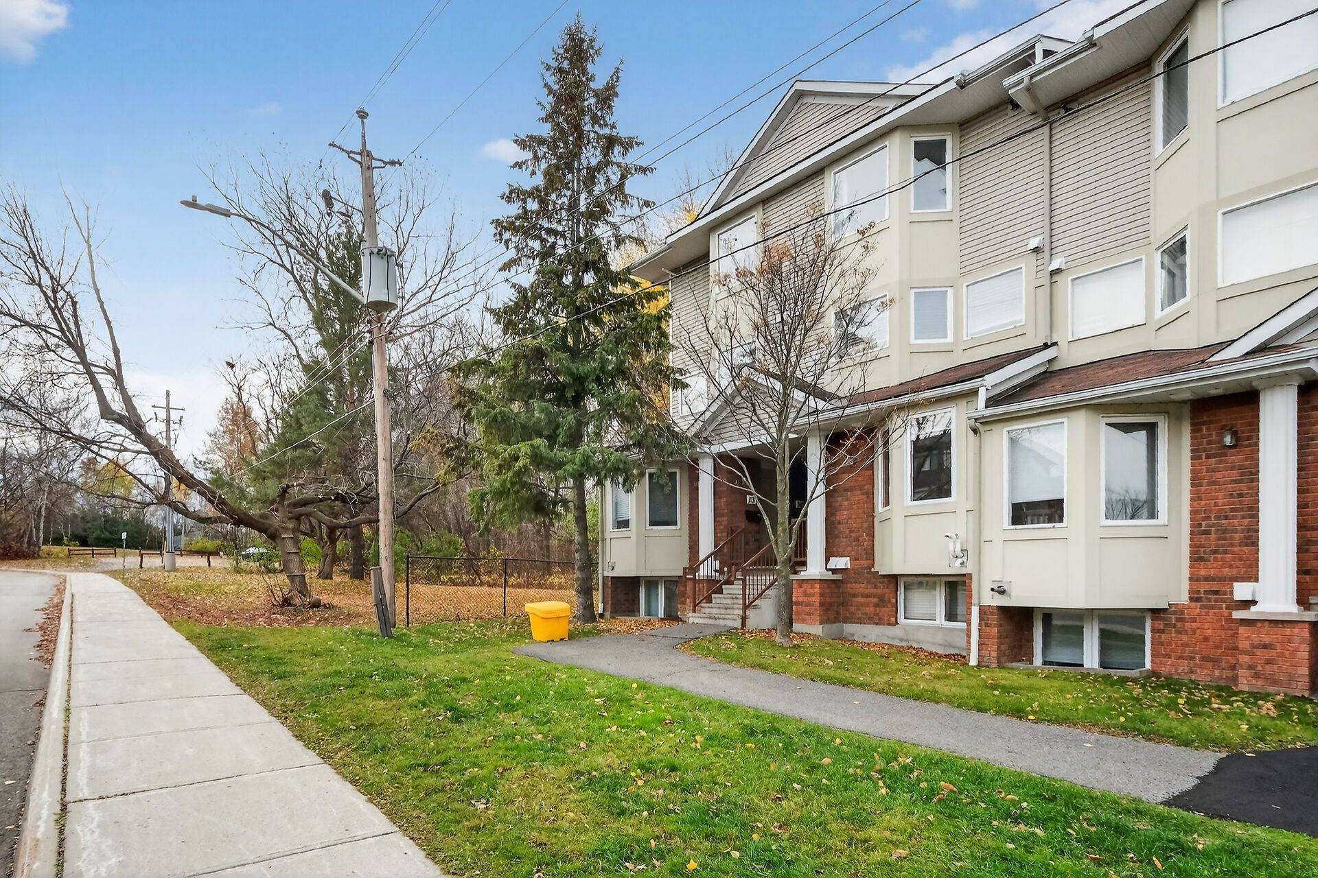 Orleans - Convent Glen And Area, ON K1C 7K6,1400 Wildberry CT #12