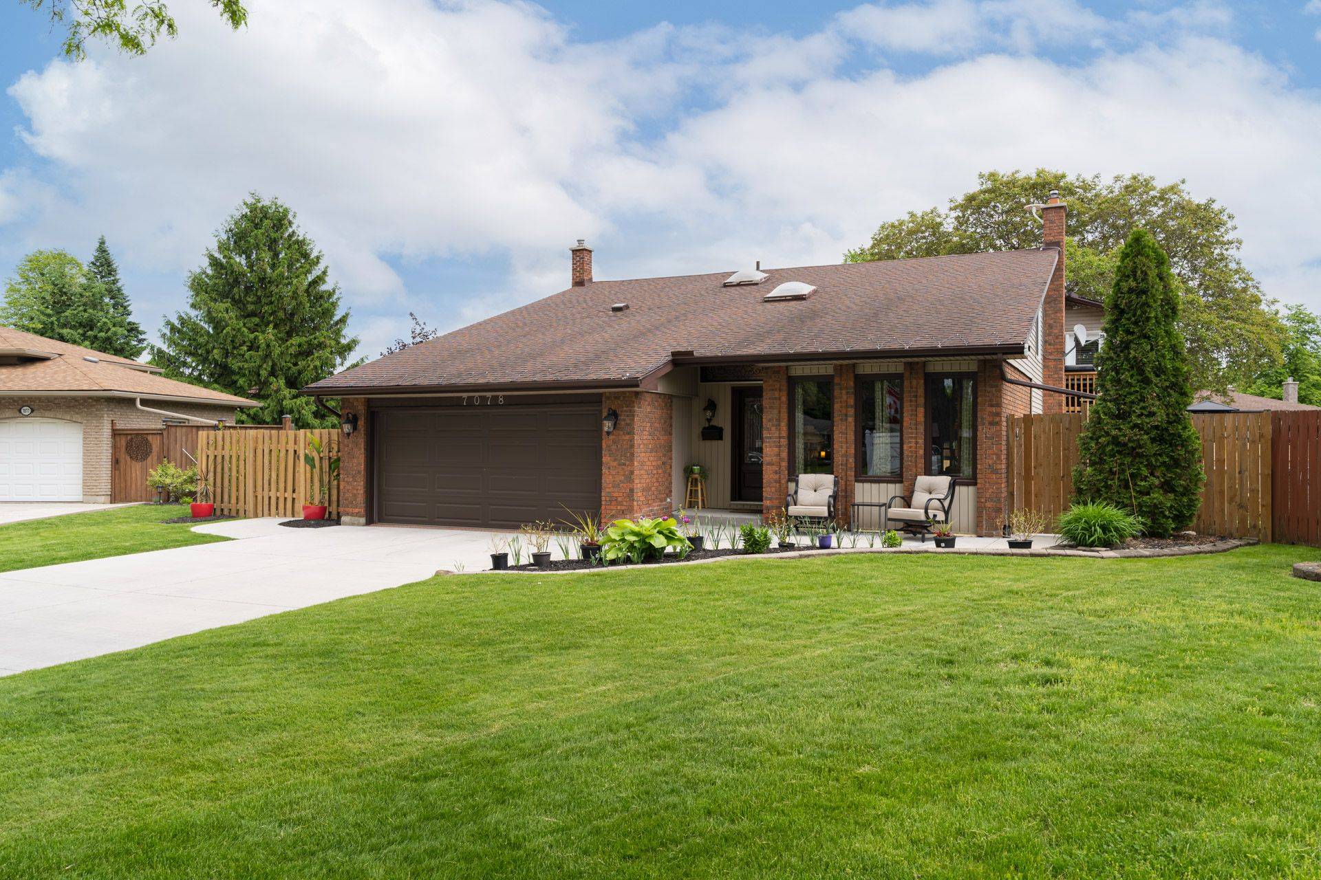 Niagara Falls, ON L2J 3V2,7078 Rosseau PL