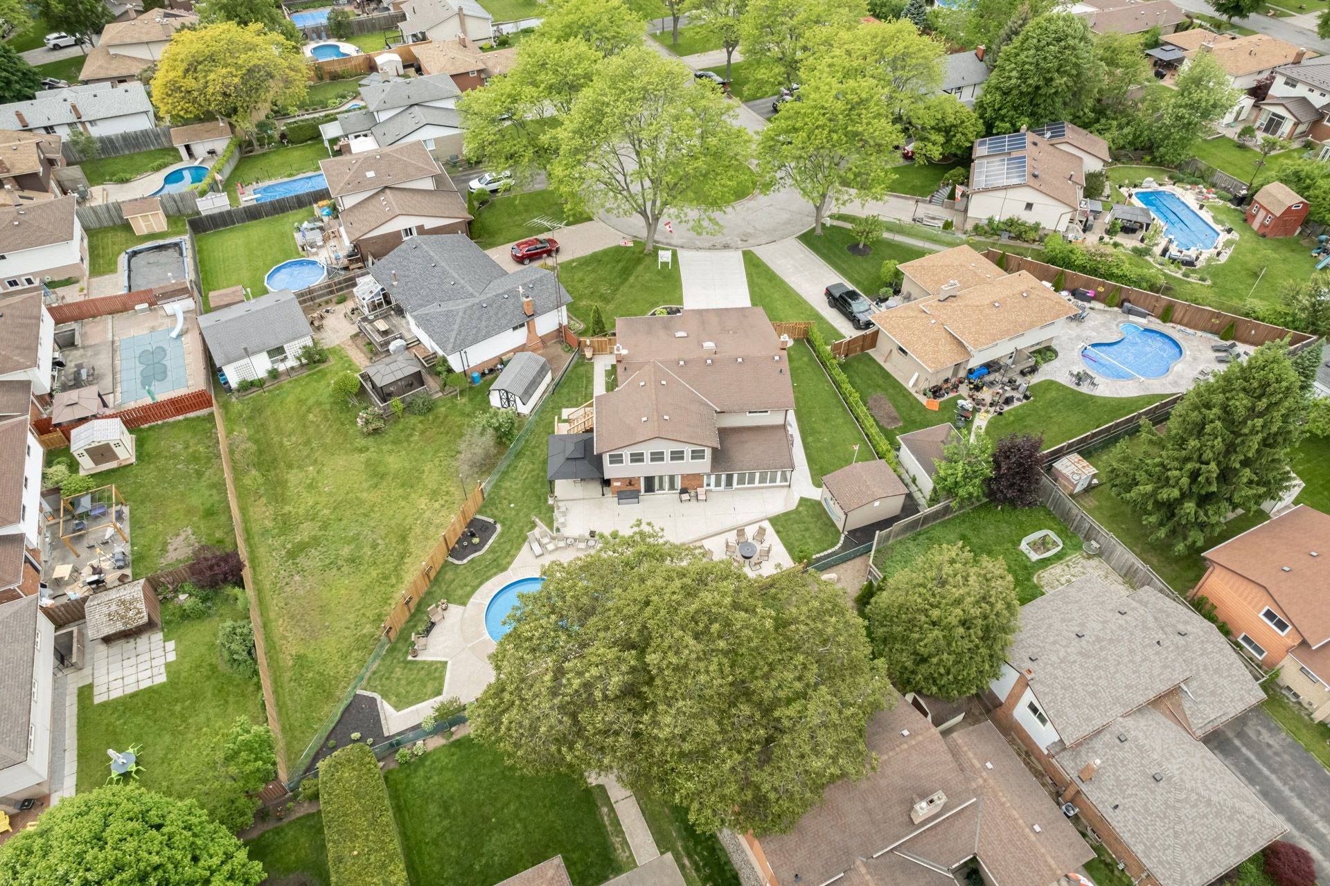 Niagara Falls, ON L2J 3V2,7078 Rosseau PL