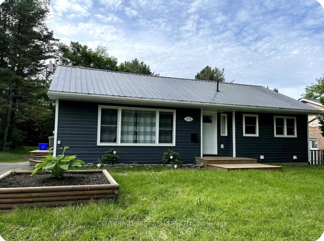 Bracebridge, ON P1L 1K3,253 Maple ST