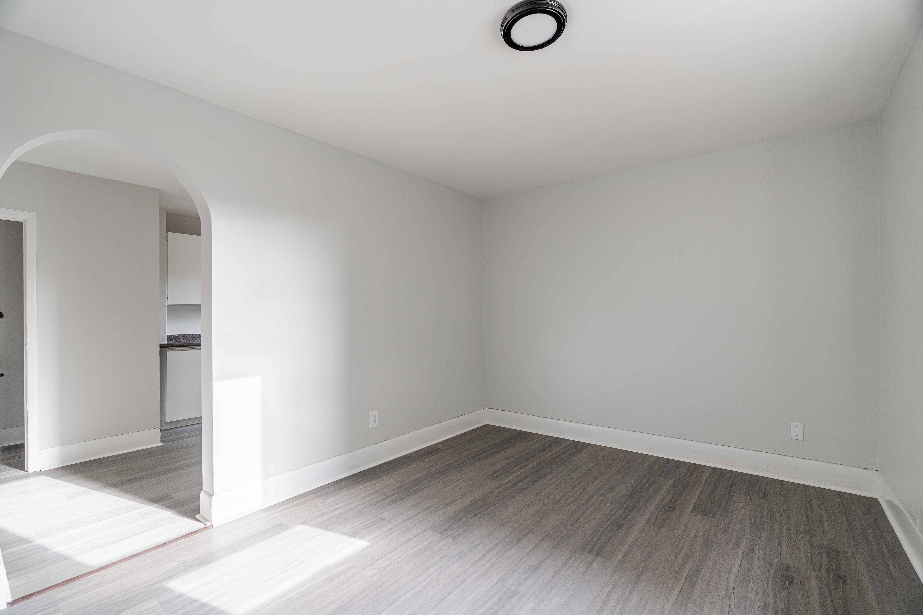 London East, ON N5Z 1P9,217 Hamilton RD