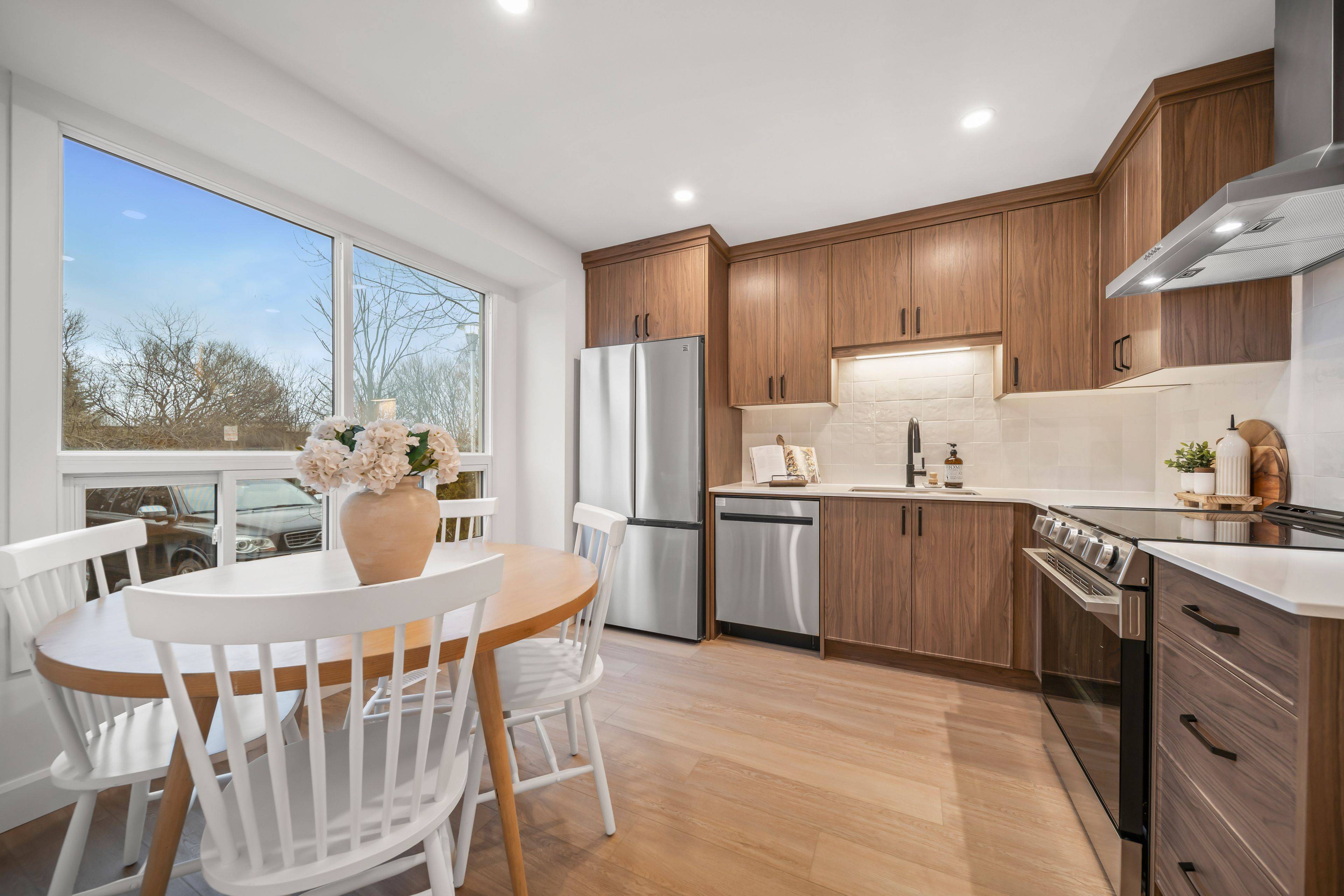 London South, ON N6J 4J3,135 Belmont DR #17