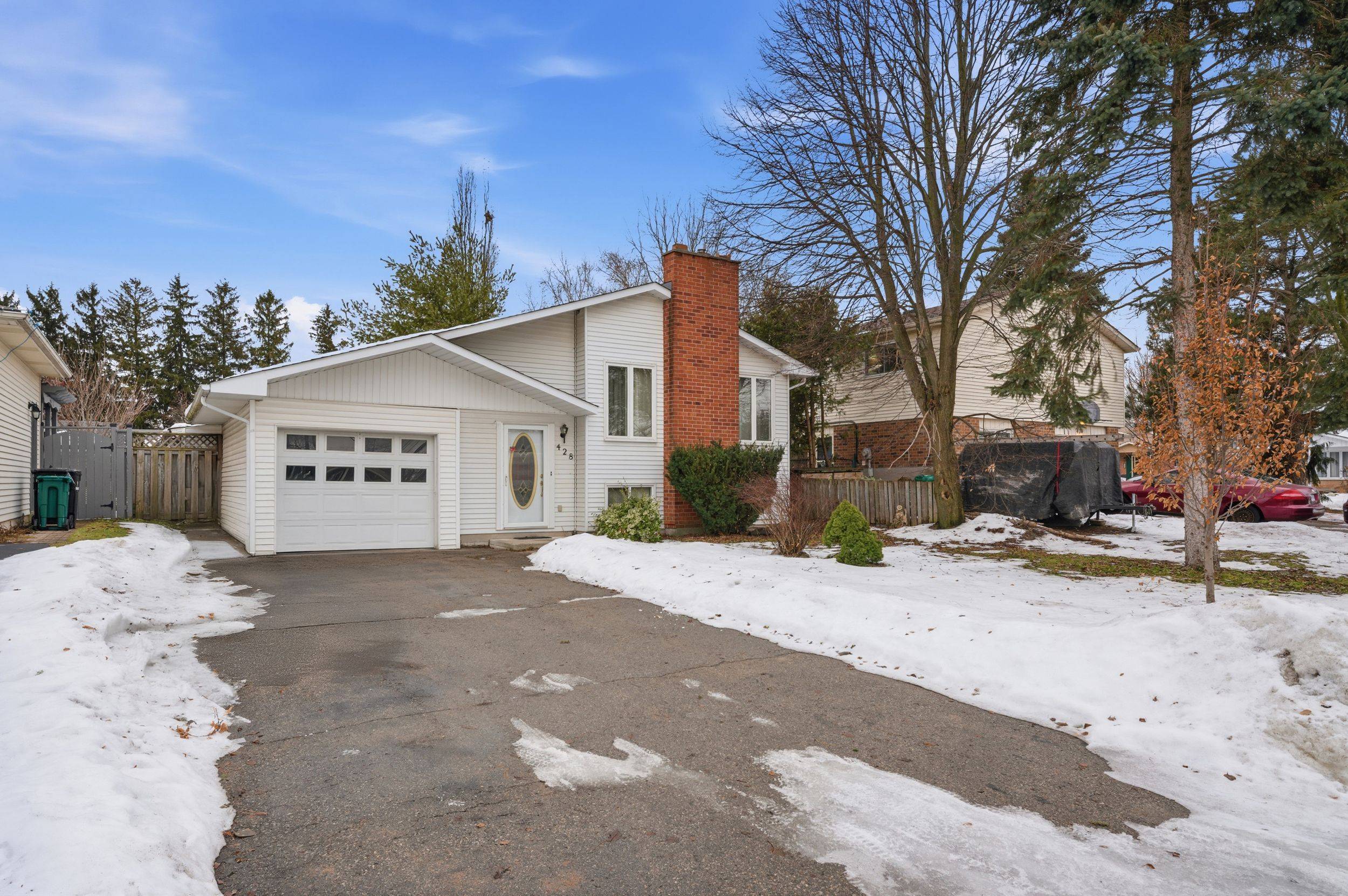 Waterloo, ON N2K 3K7,428 Dayna CRES