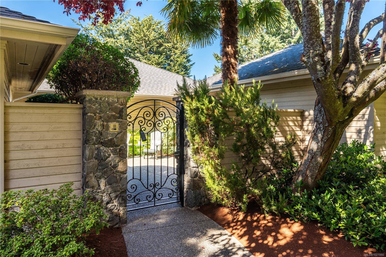 Saanich, BC V8N 6B7,4520 Limerick Lane