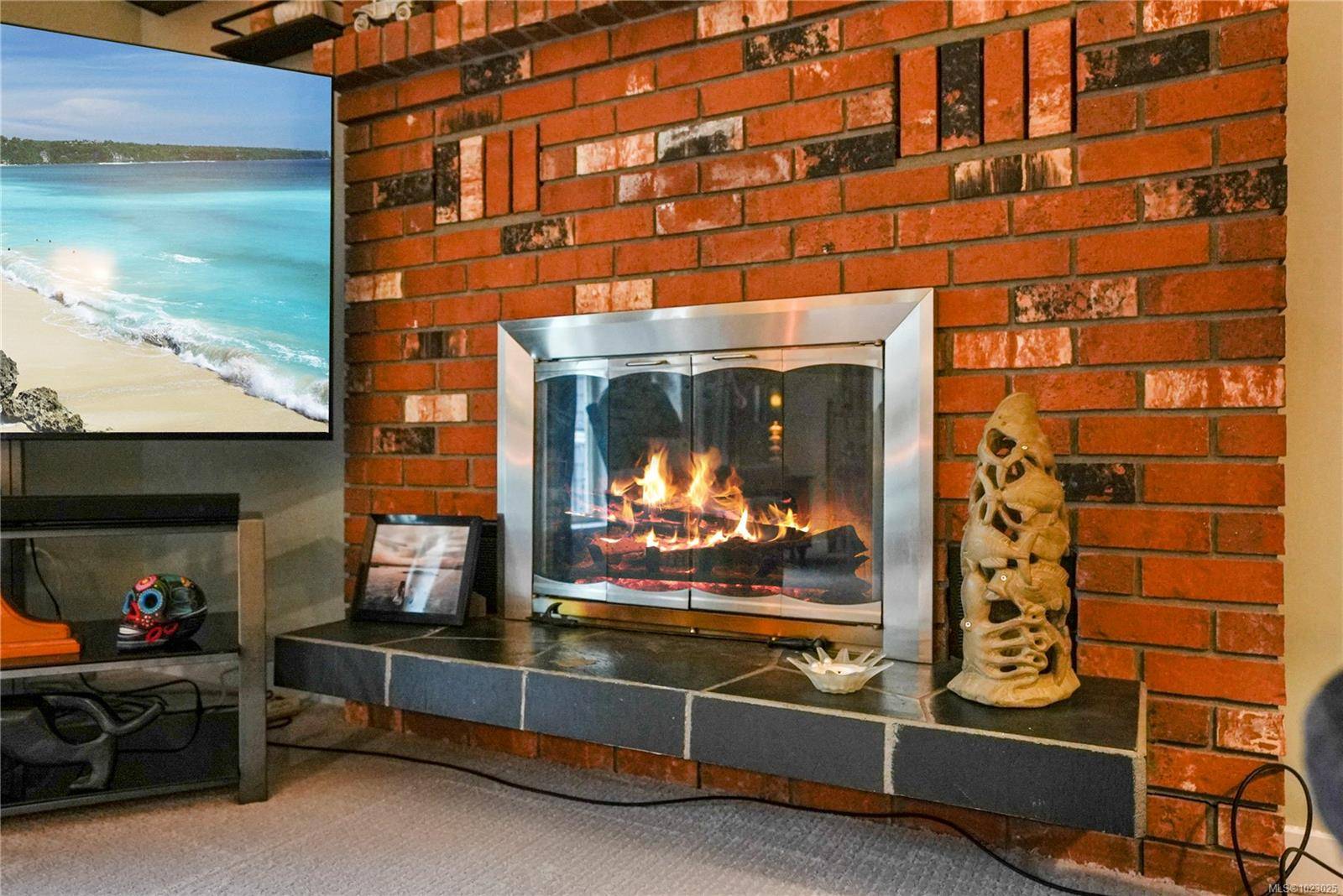 Colwood, BC V9C 3J8,586 Stornoway Dr