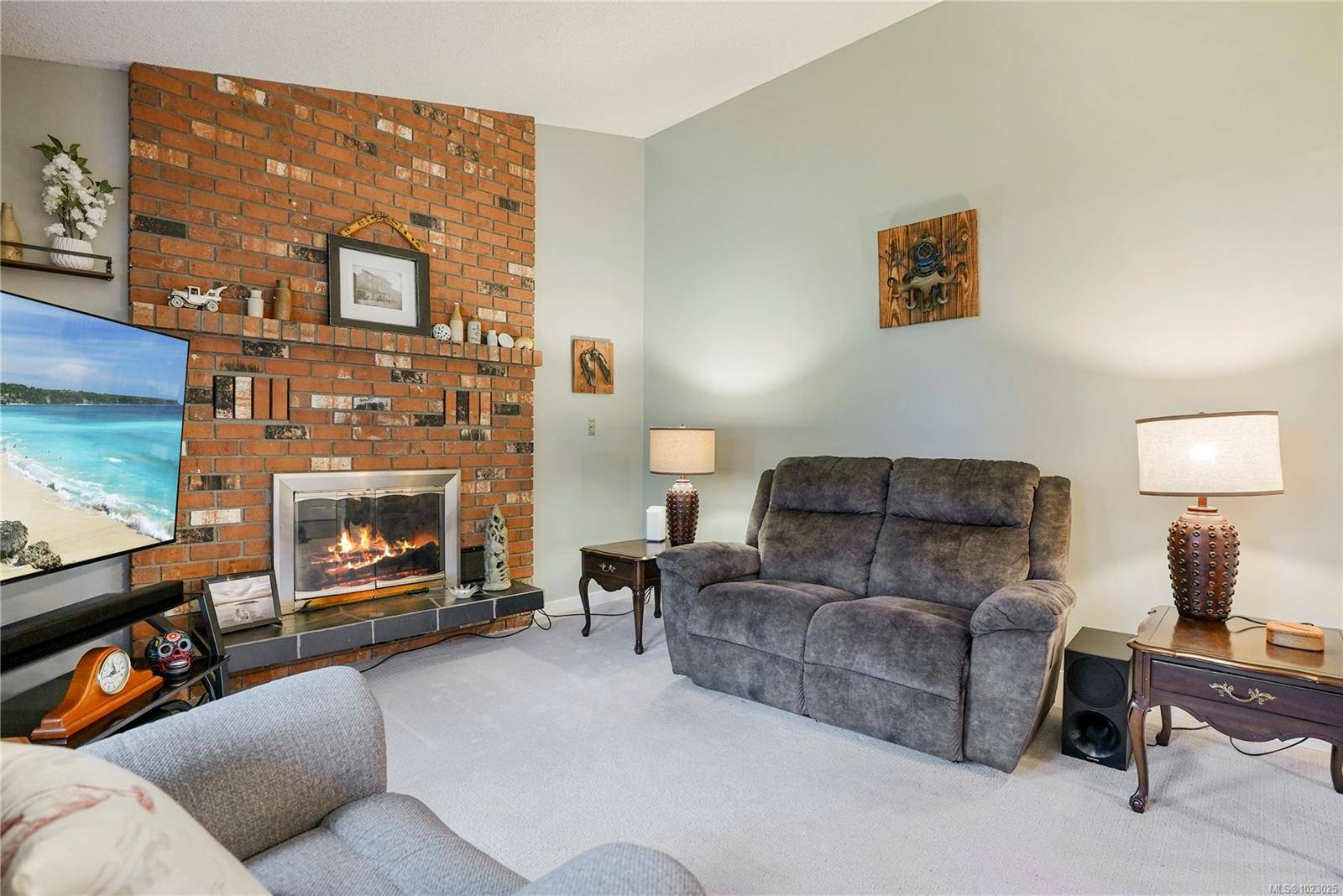 Colwood, BC V9C 3J8,586 Stornoway Dr