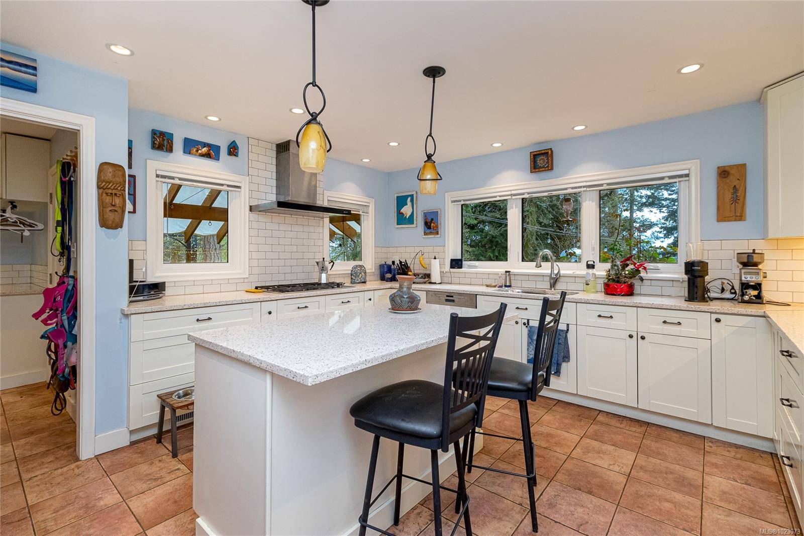 Saanich, BC V8Y 1W4,5182 Santa Clara Ave