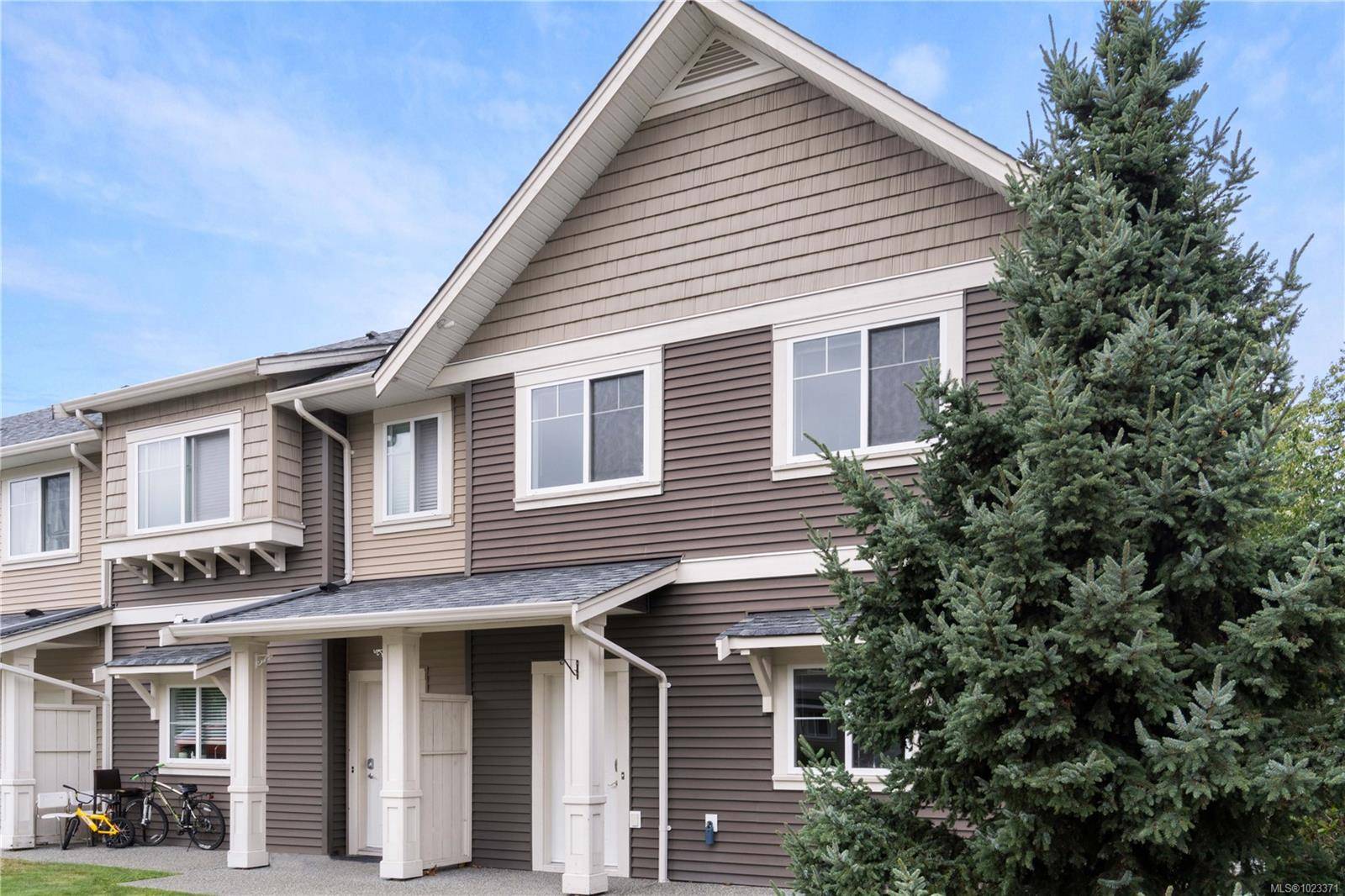 Nanaimo, BC V9S 0A8,1675 Crescent View Dr #301