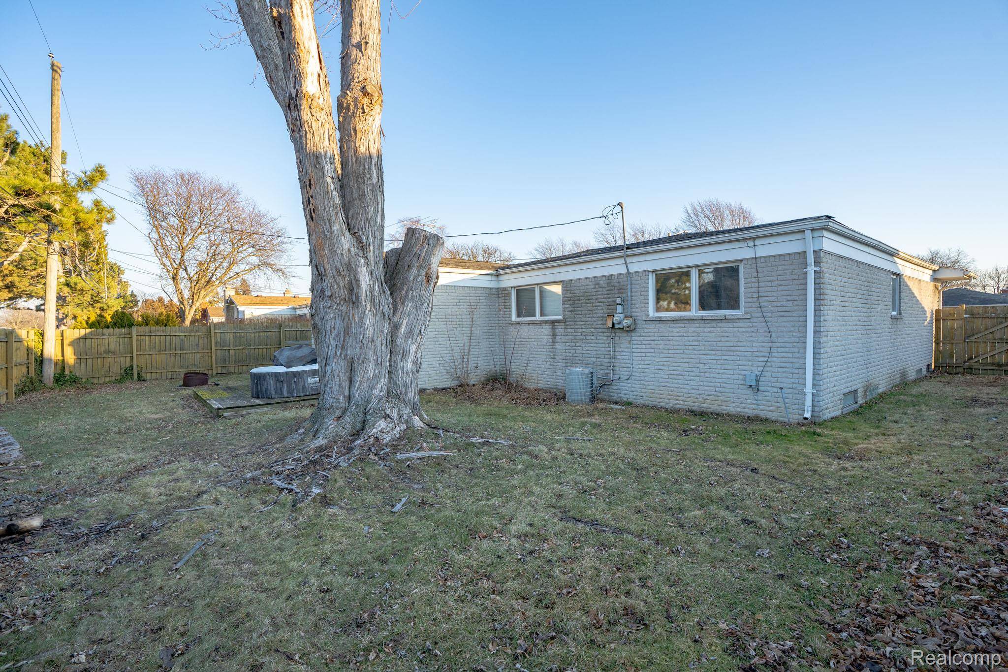 Warren, MI 48088,13657 Jenny DR