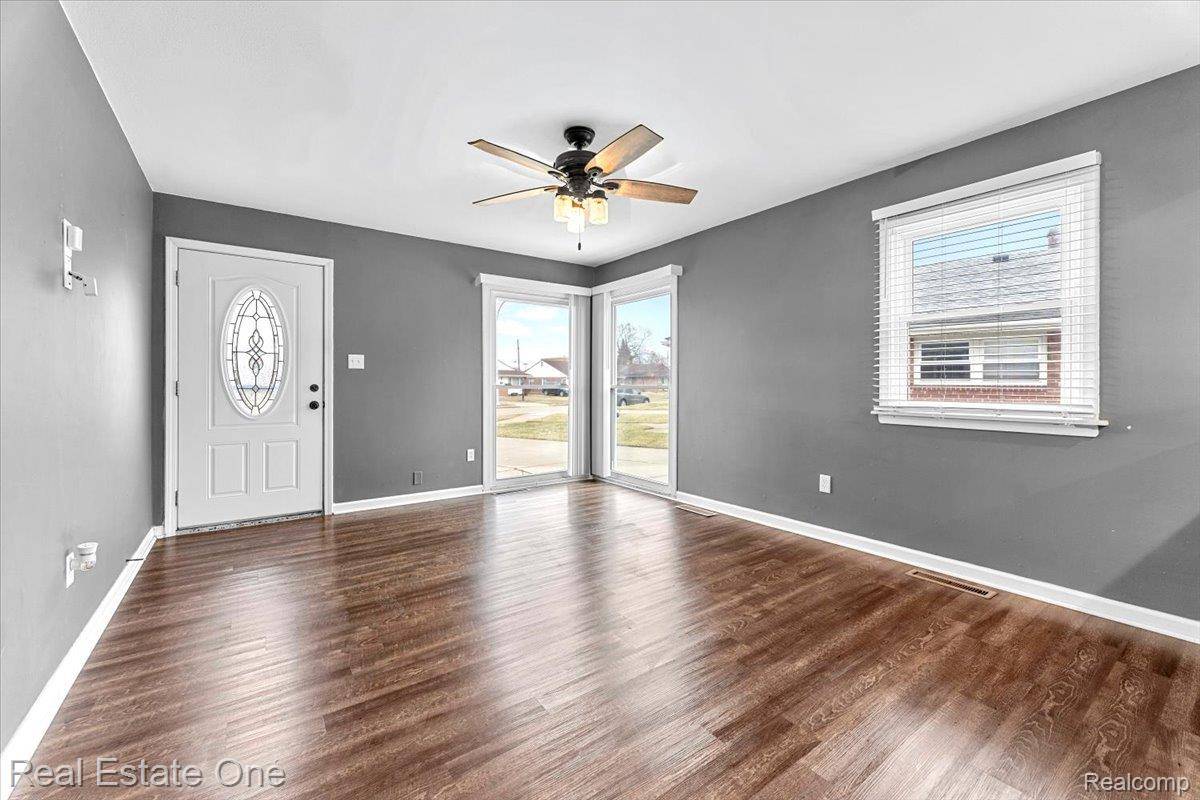 Riverview, MI 48193,18216 Wendy CT