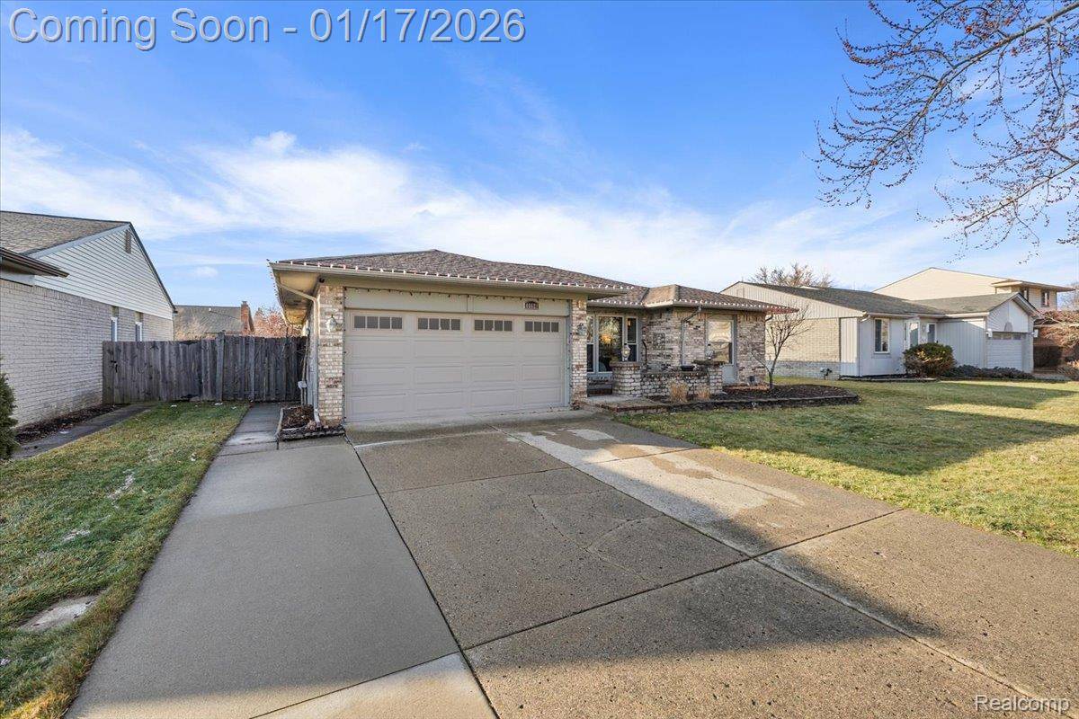 Macomb, MI 48044,46621 Apple LN