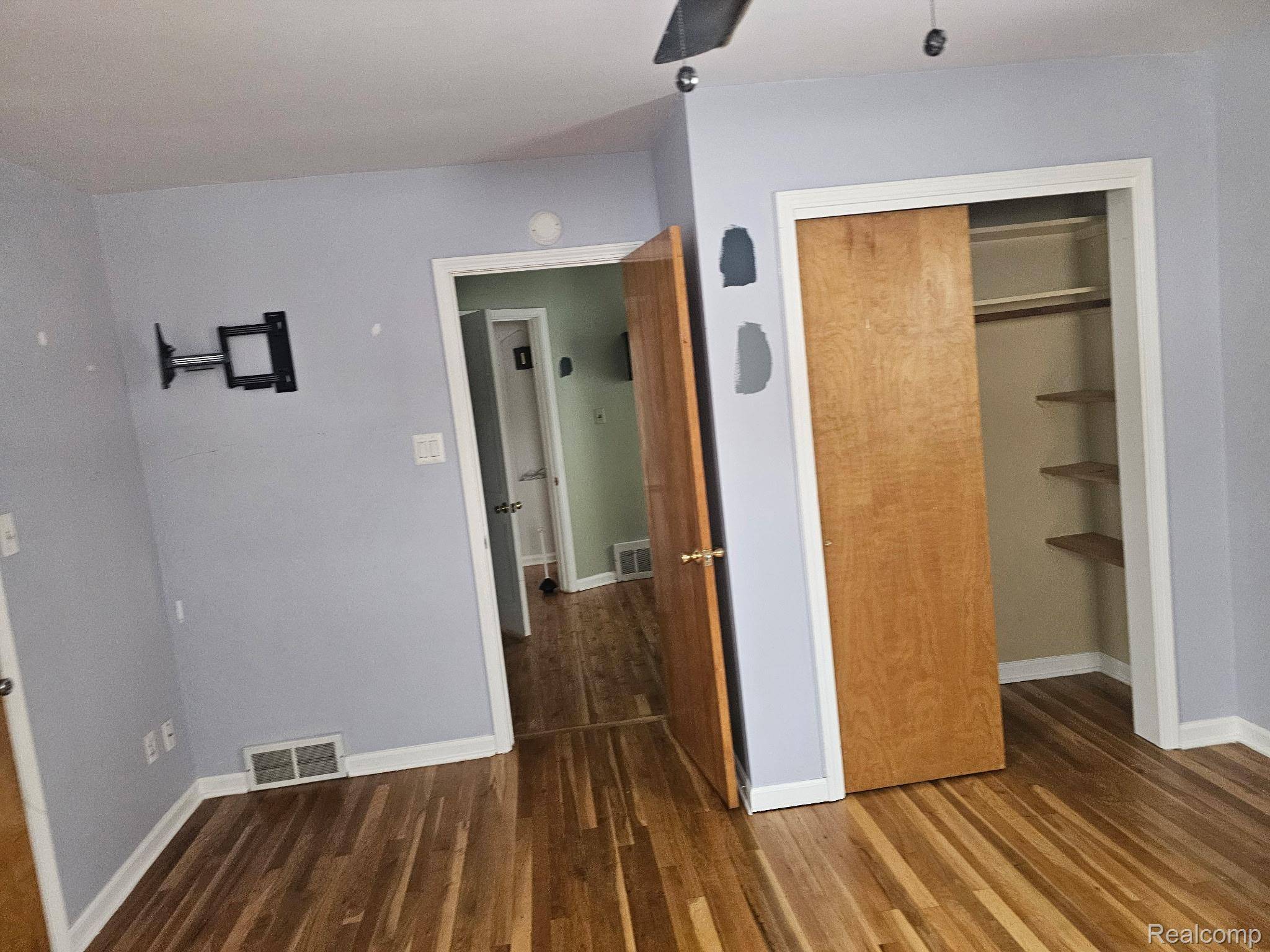 Royal Oak, MI 48073,714 E 12 Mile RD