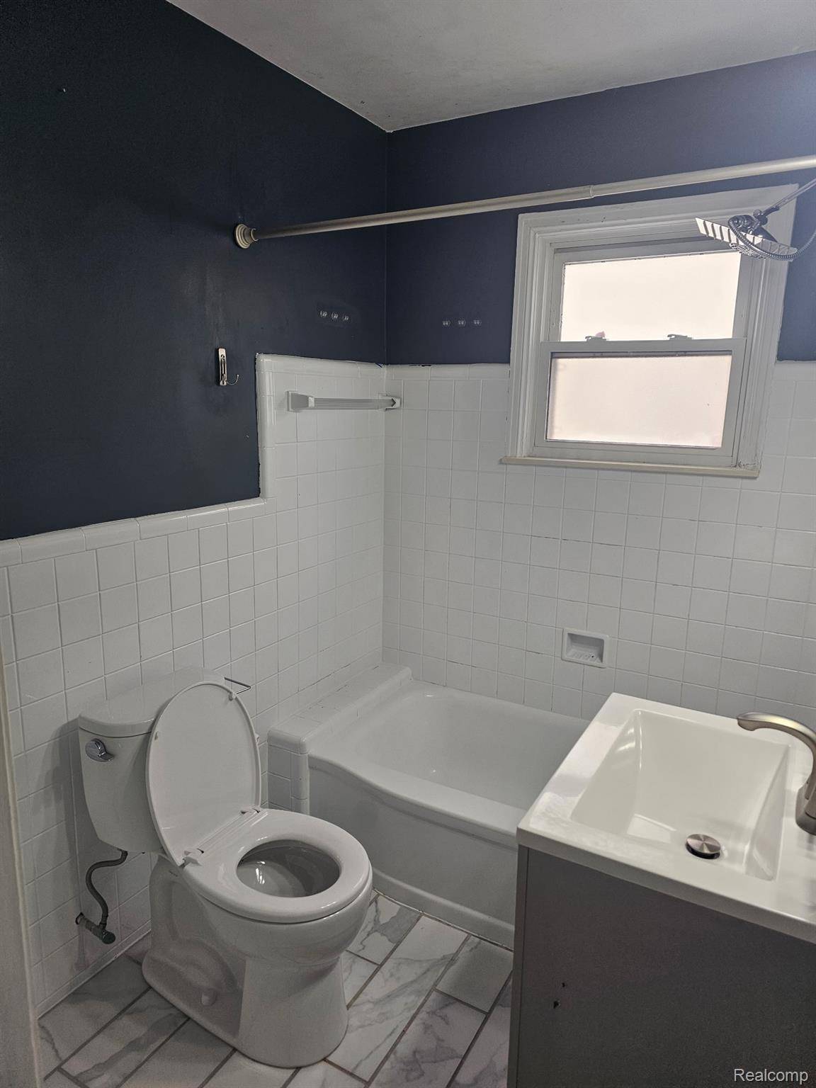 Royal Oak, MI 48073,714 E 12 Mile RD