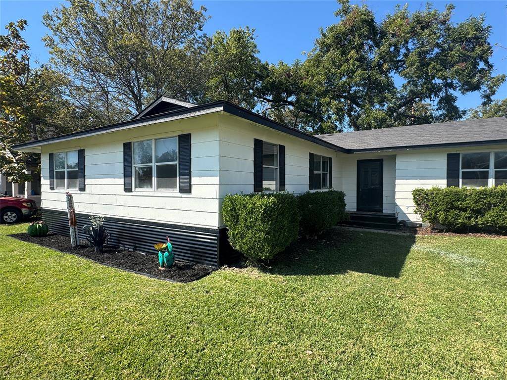 Howe, TX 75459,402 N Hughes Street