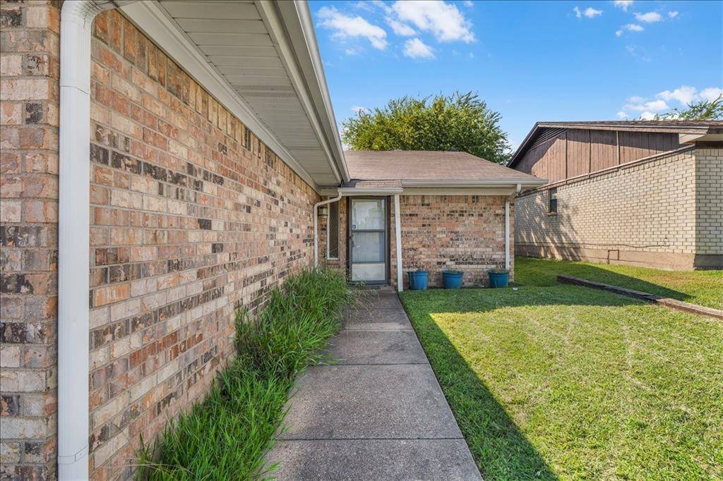 Fort Worth, TX 76133,6817-6819 W Cleburne Road