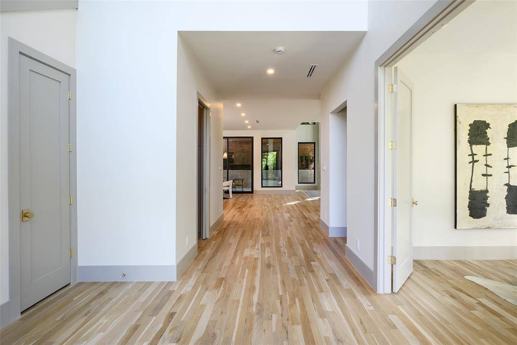 Dallas, TX 75214,6984 Santa Barbara Drive