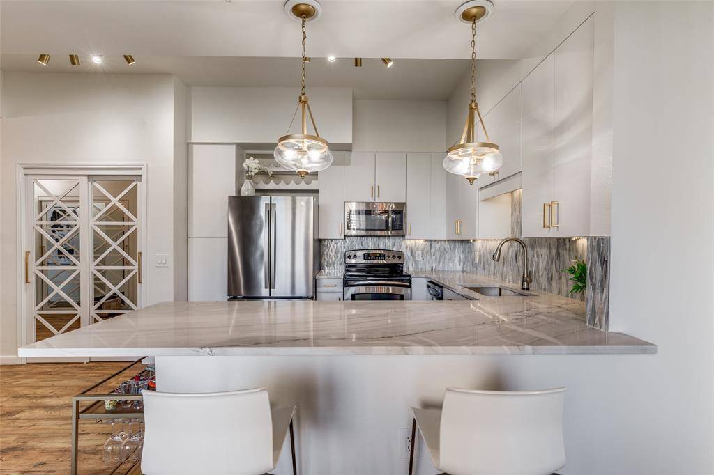 Dallas, TX 75219,3225 Turtle Creek #719