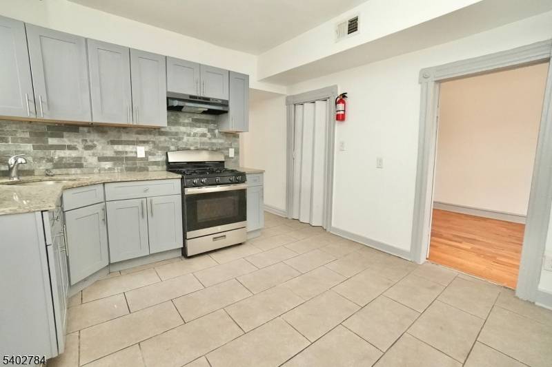 Newark City, NJ 07107,102 S 12Th St