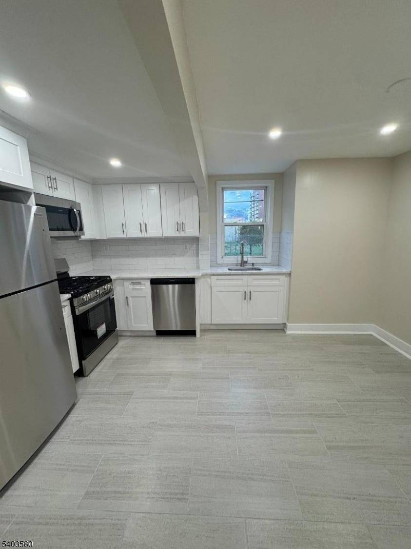 Newark City, NJ 07105,93 Bruen St