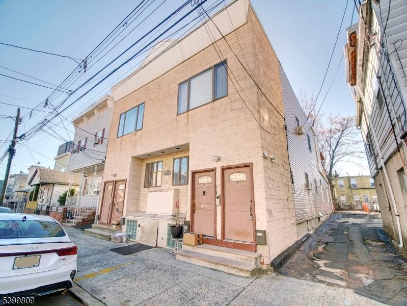 Bayonne City, NJ 07002,32 W 19Th St