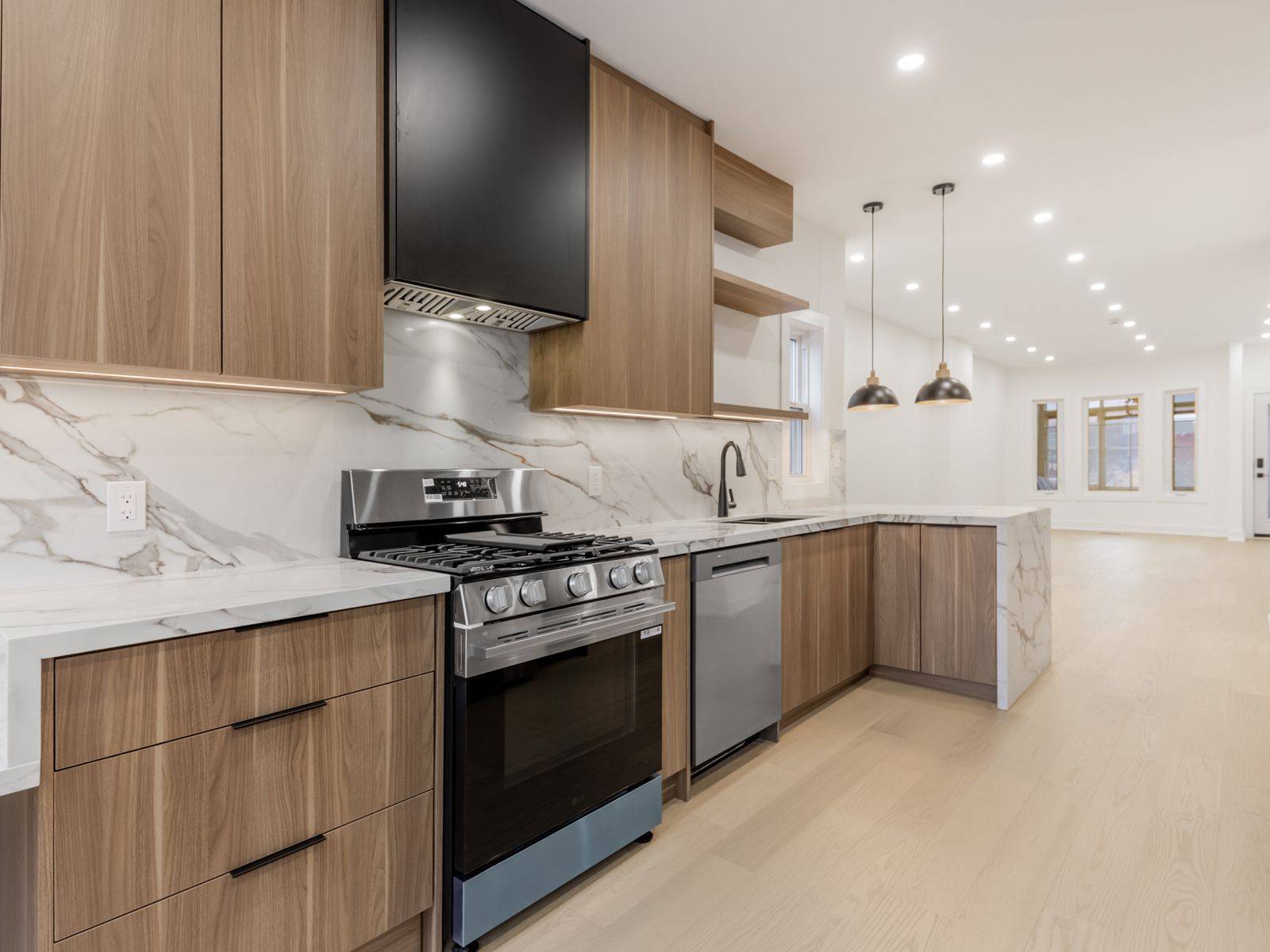 Toronto C01, ON M6H 1E8,24 Muir AVE #1