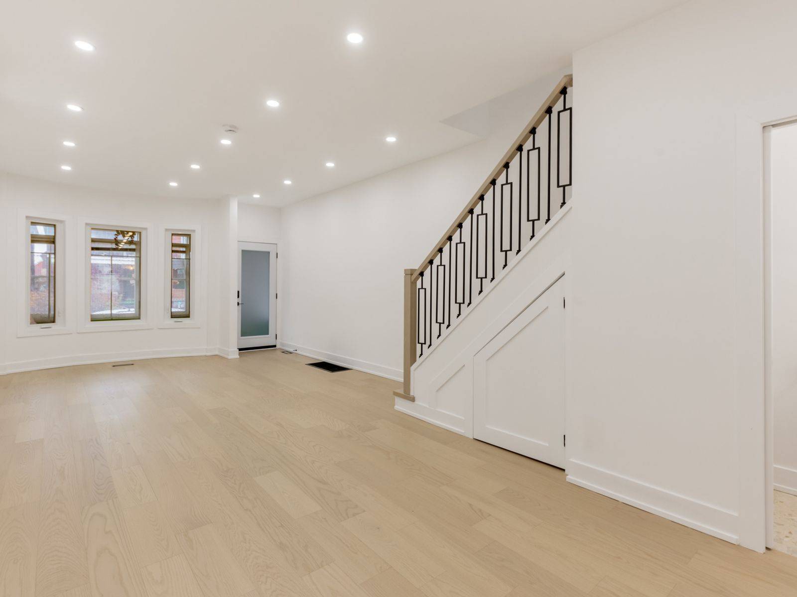 Toronto C01, ON M6H 1E8,24 Muir AVE #1