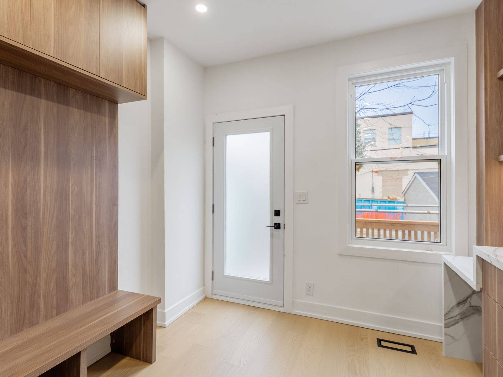 Toronto C01, ON M6H 1E8,24 Muir AVE #1