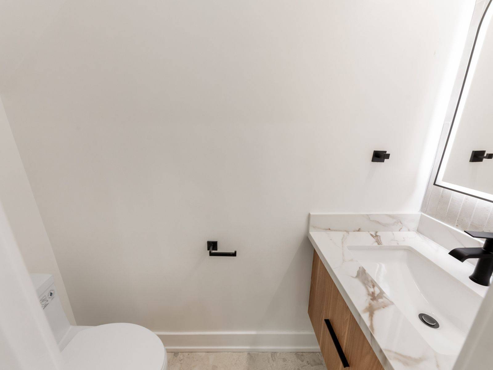 Toronto C01, ON M6H 1E8,24 Muir AVE #1