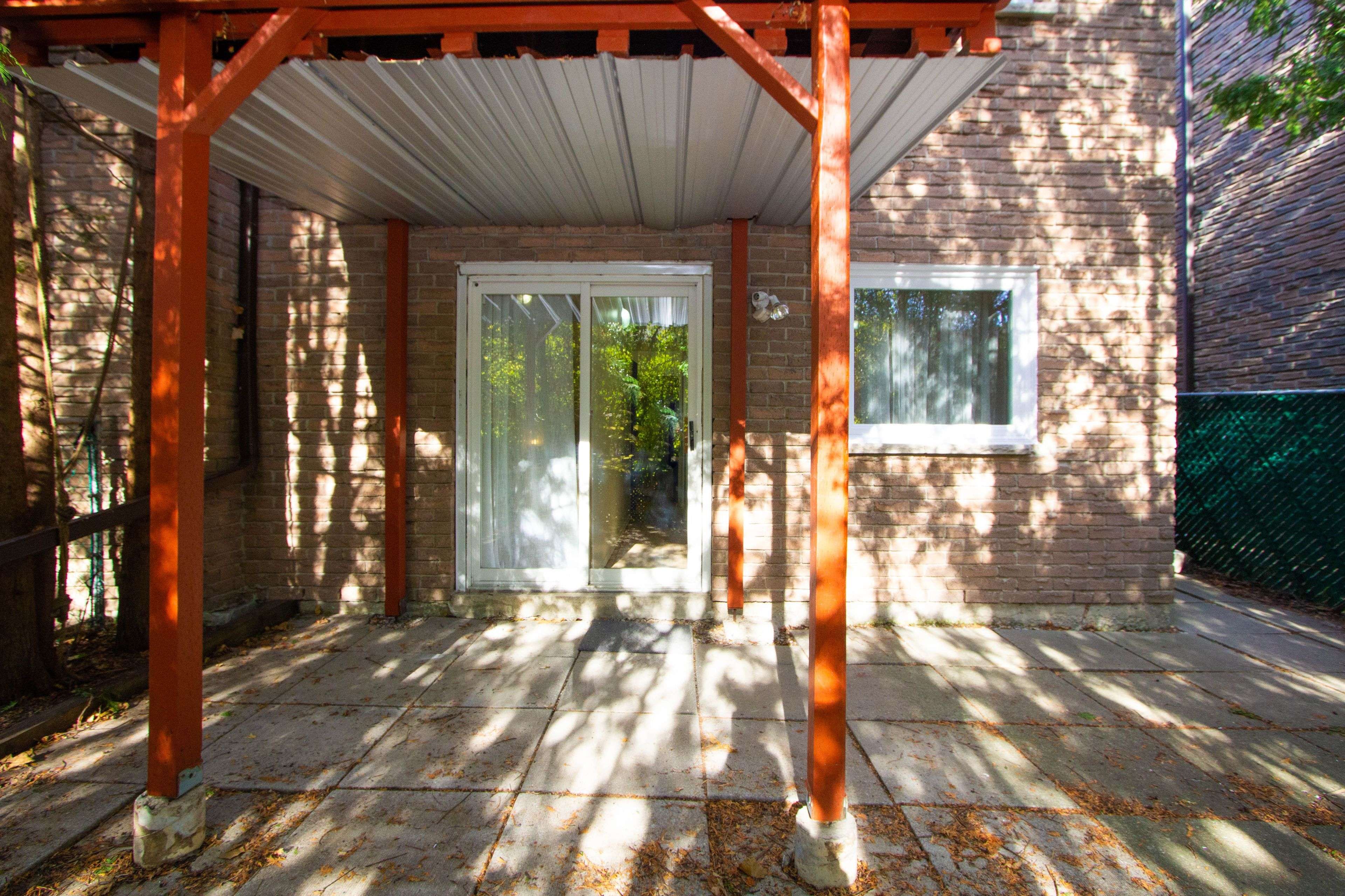 Toronto C07, ON M2R 3R5,234 Robert Hicks (Lower) DR